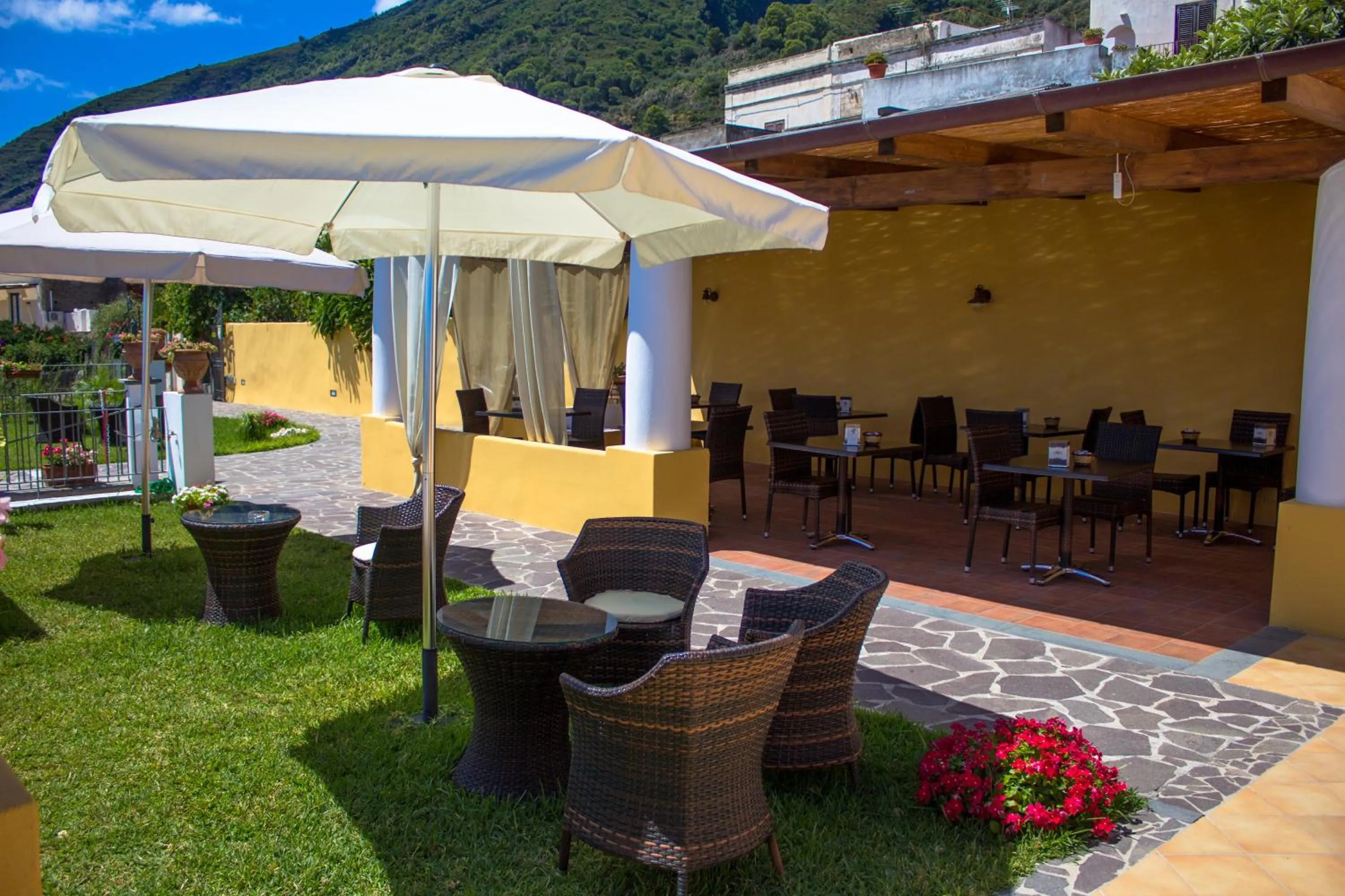 Lounge or bar in Hotel Arcangelo - Salina