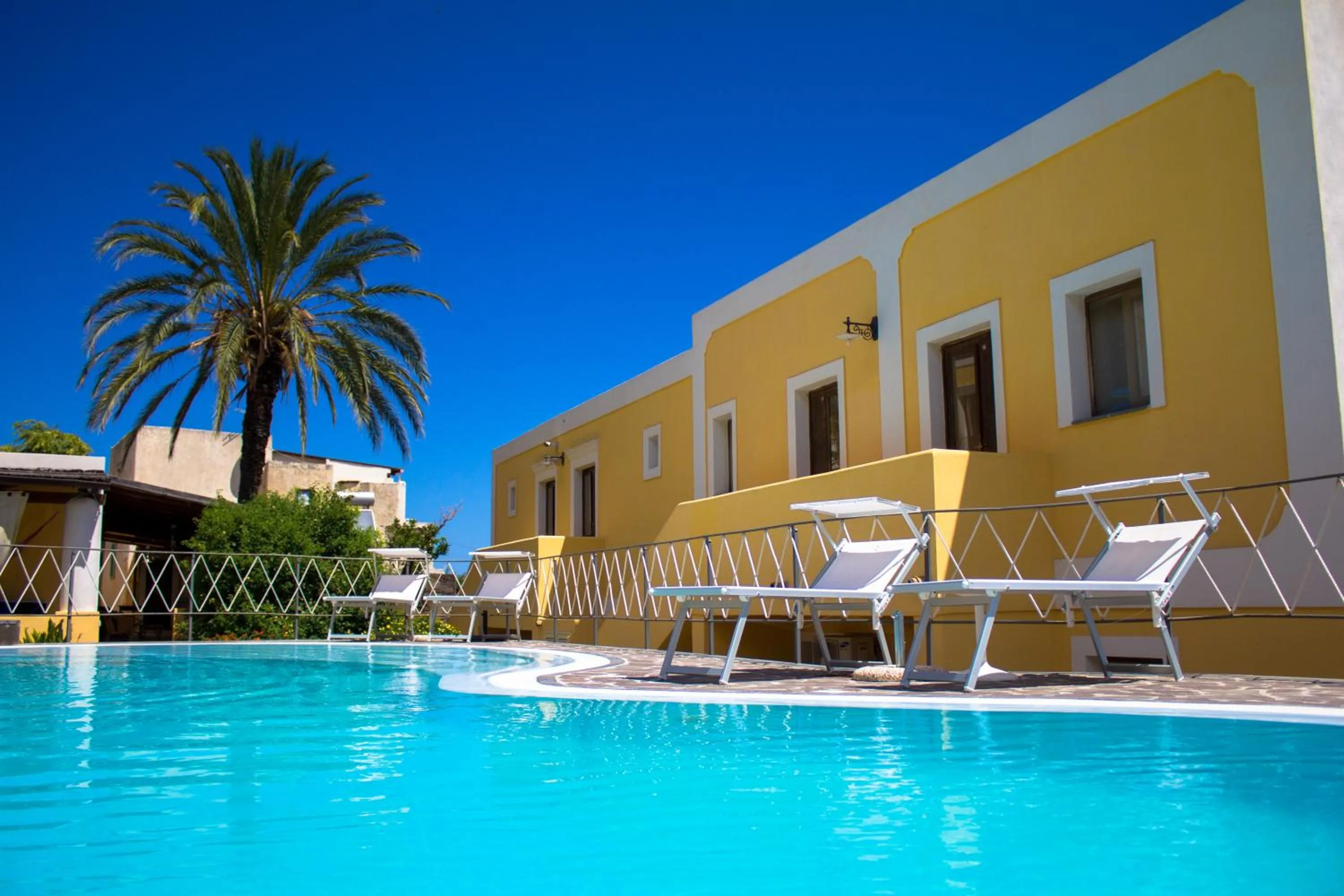 Swimming pool in Hotel Arcangelo - Salina