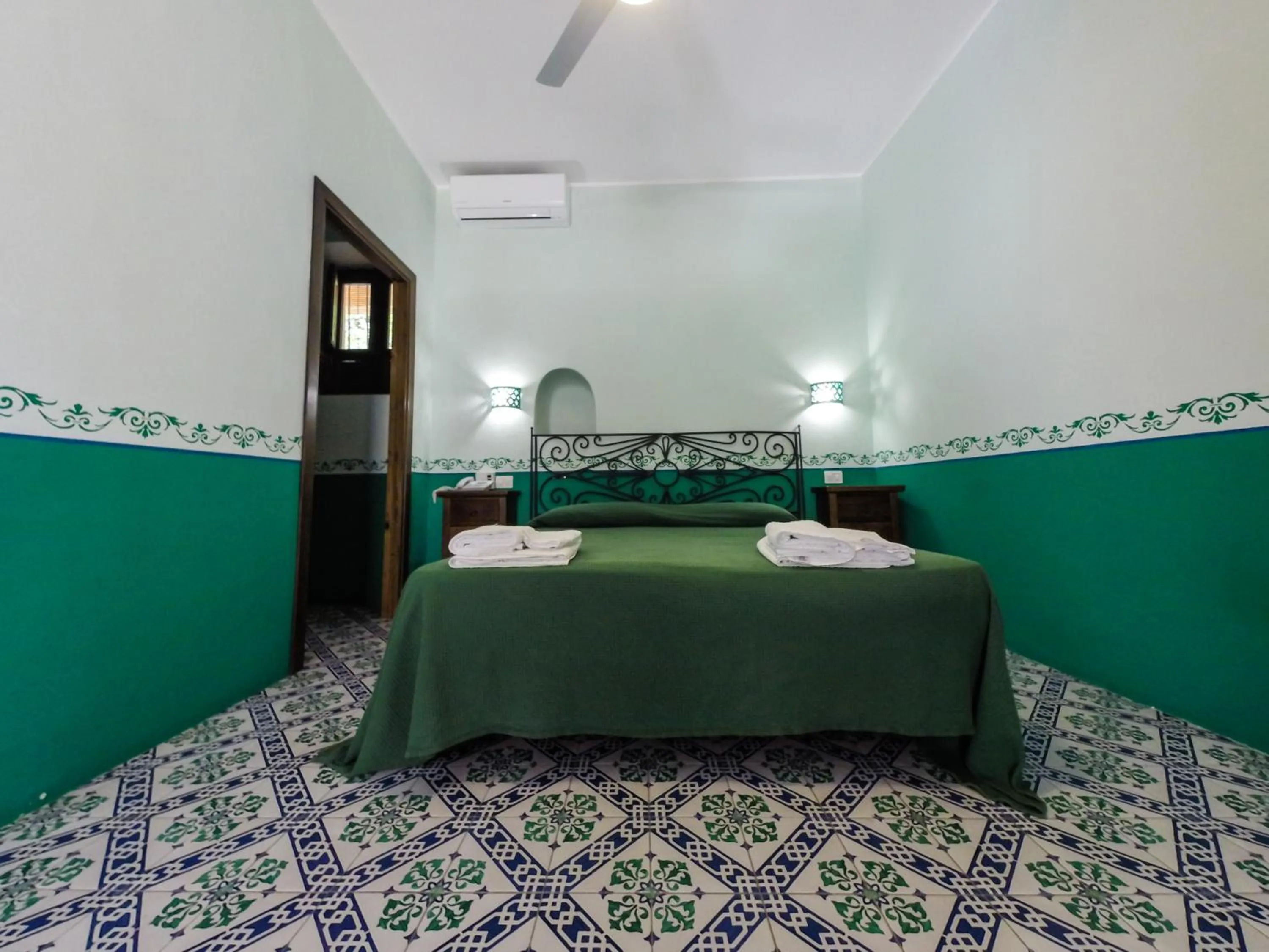 Photo of the whole room, Bed in Hotel Arcangelo - Salina