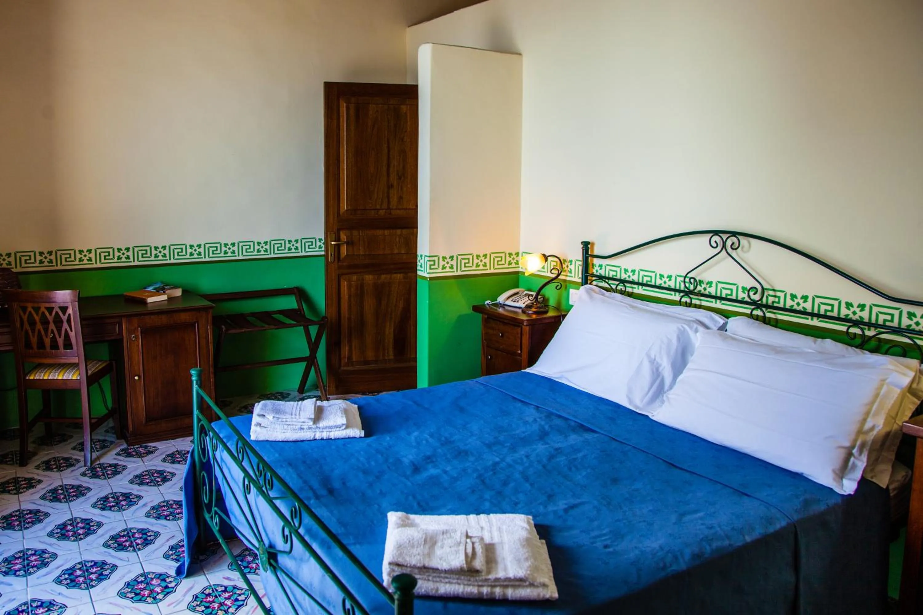 Photo of the whole room, Bed in Hotel Arcangelo - Salina