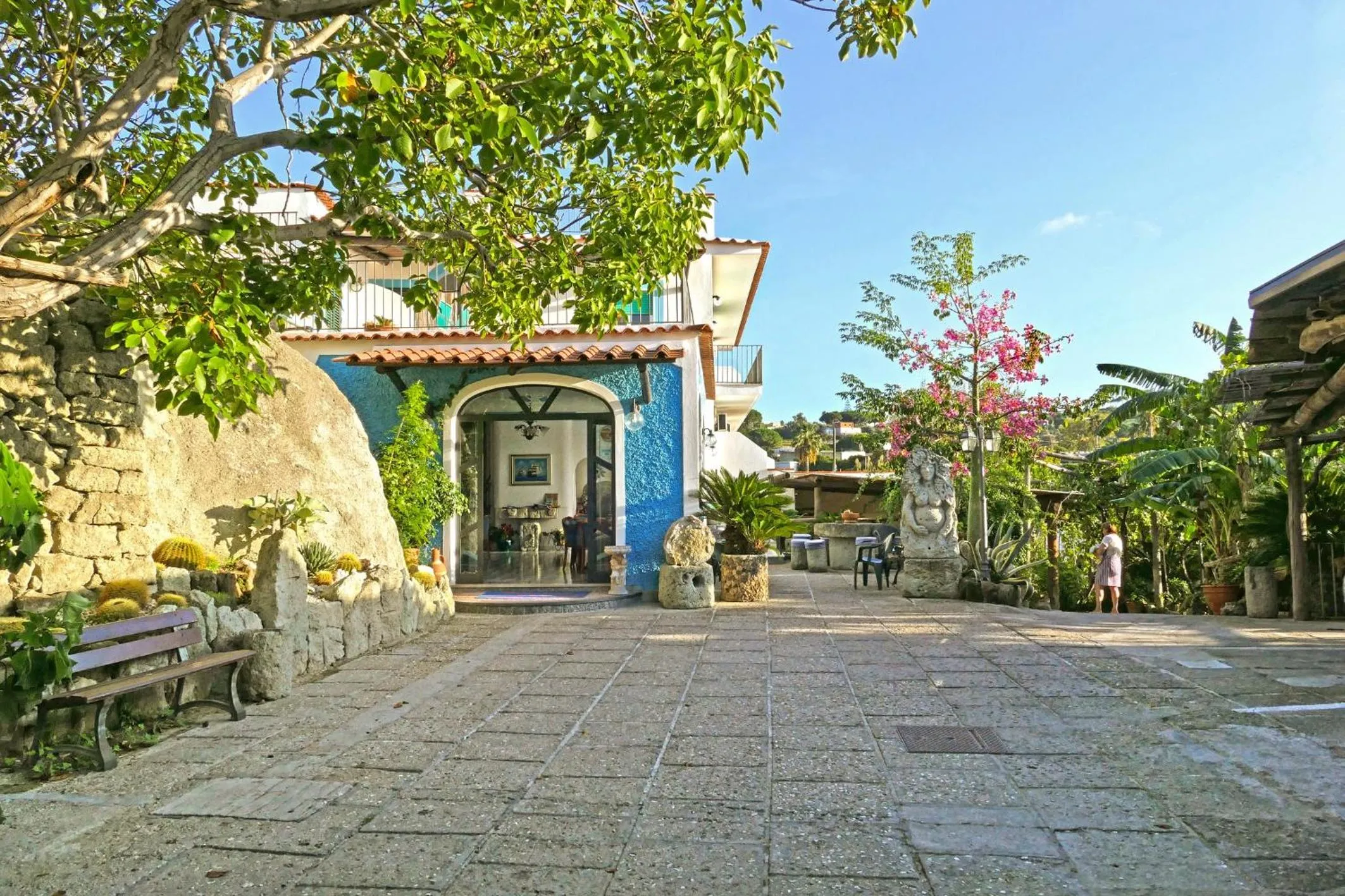 Property building in Hotel Villa Cimmentorosso