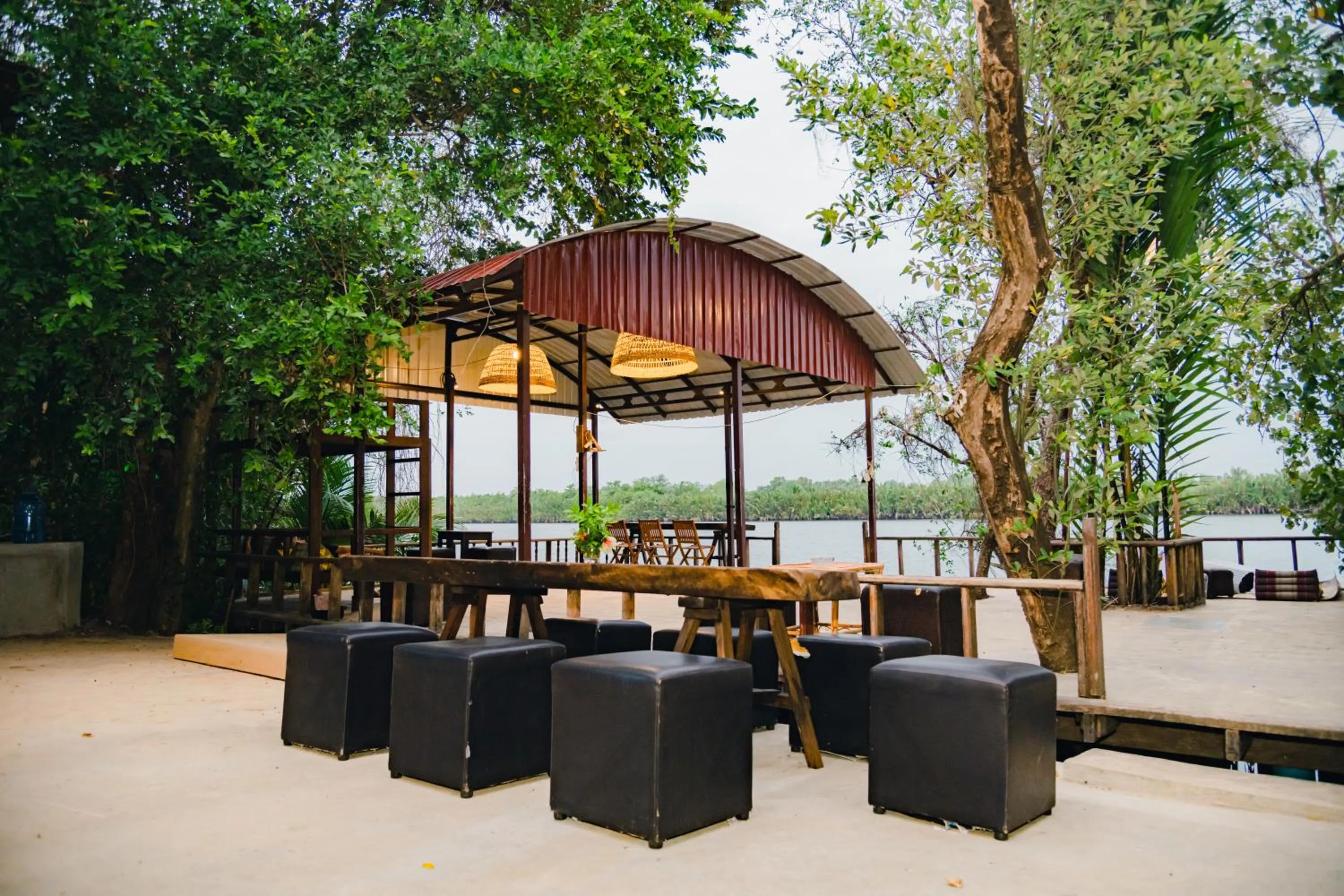 Restaurant/places to eat in River Nest Hostel