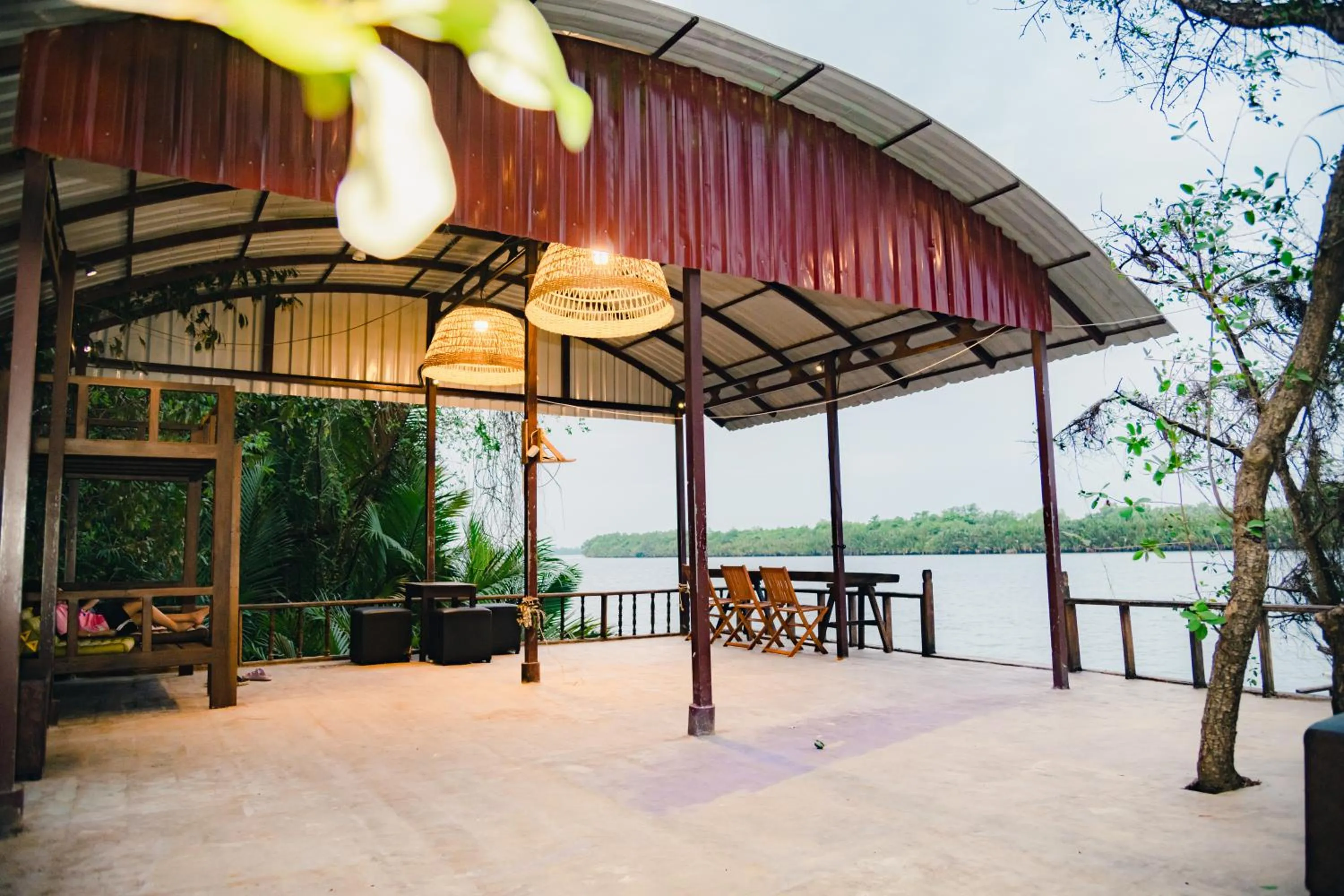 Restaurant/places to eat in River Nest Hostel