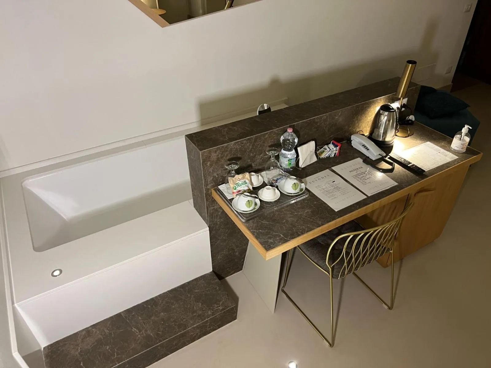 hair dresser in Euvodia Luxury Rooms