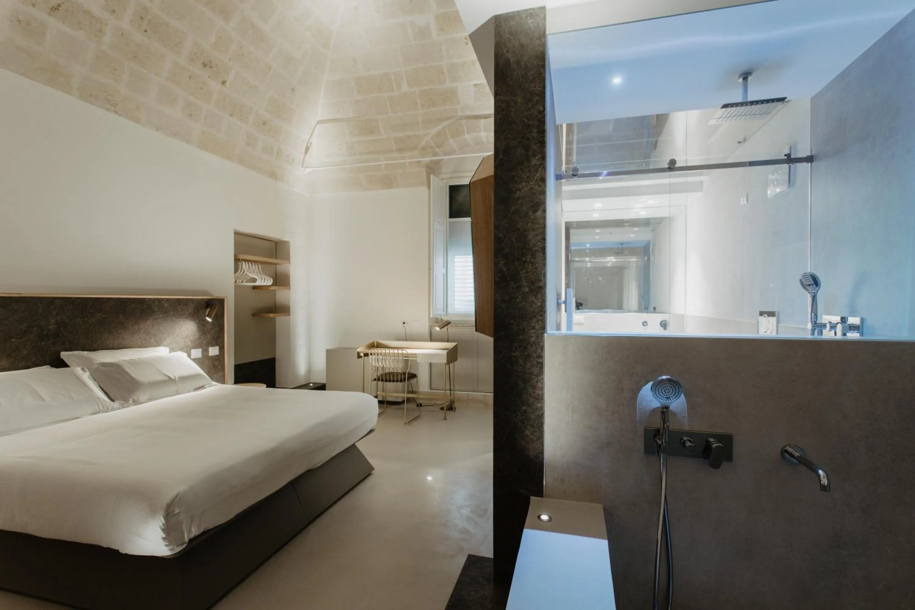 Bath, Bed in Euvodia Luxury Rooms