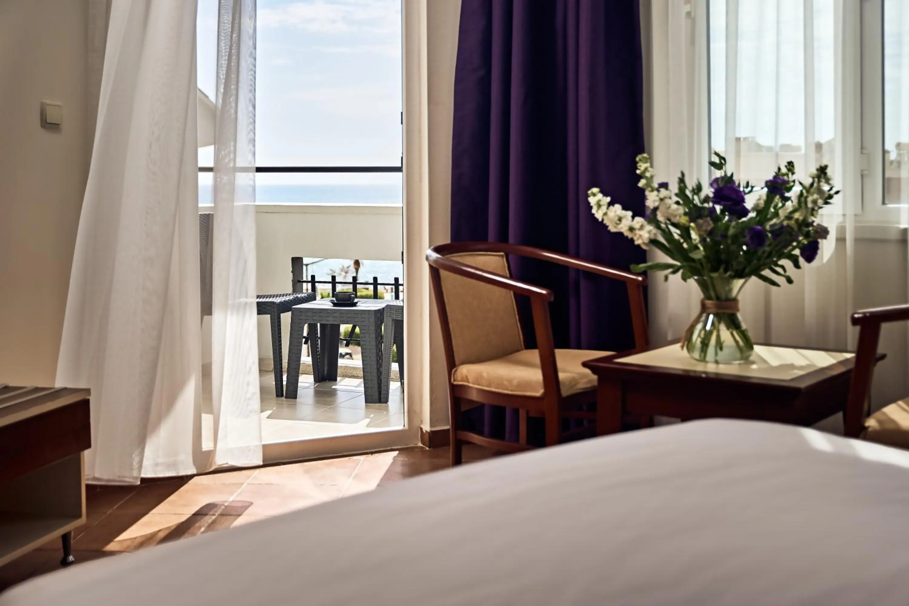 View (from property/room), Bed in Kaila City Hotel