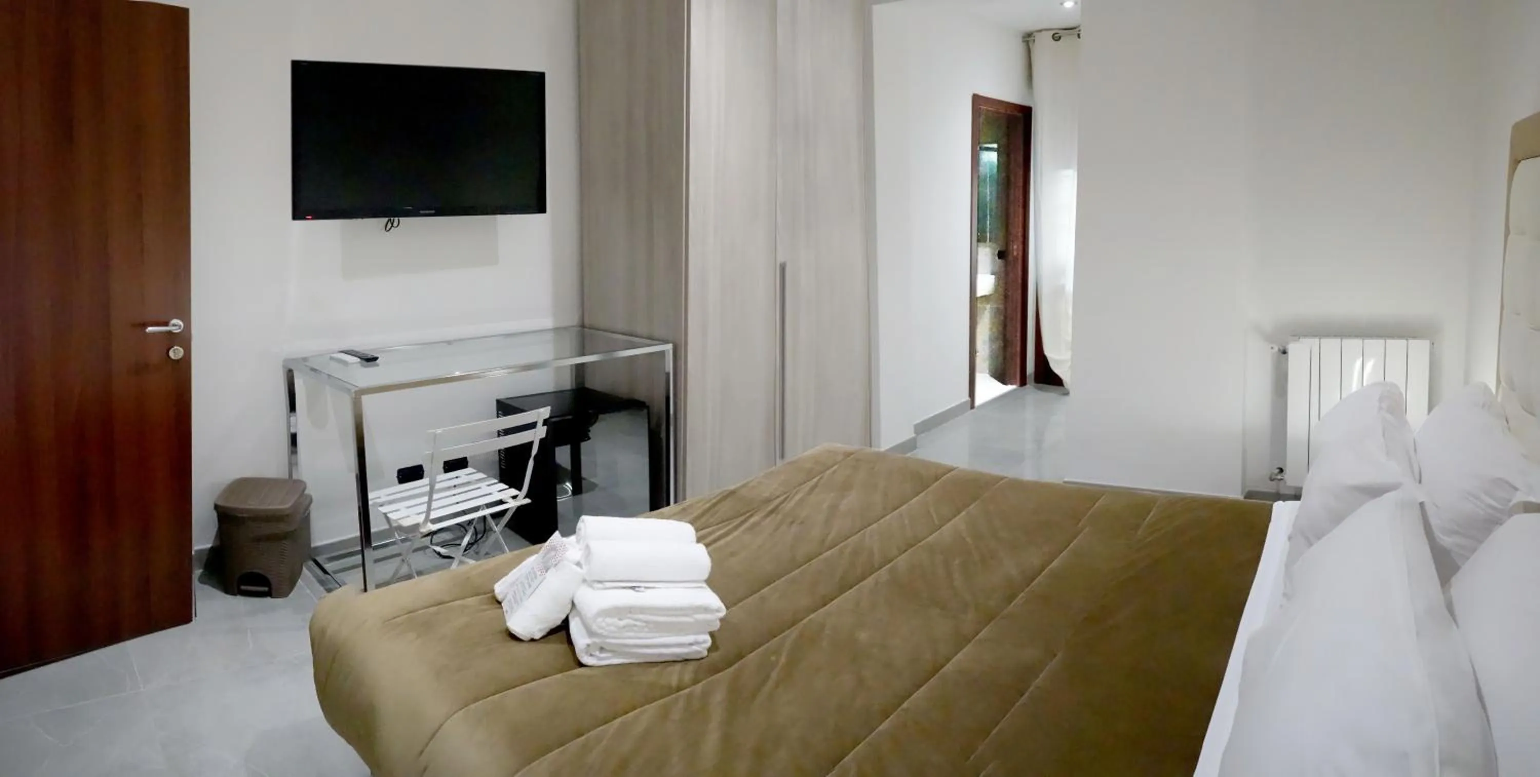 Photo of the whole room, Bed in La Fiera GuestHouse