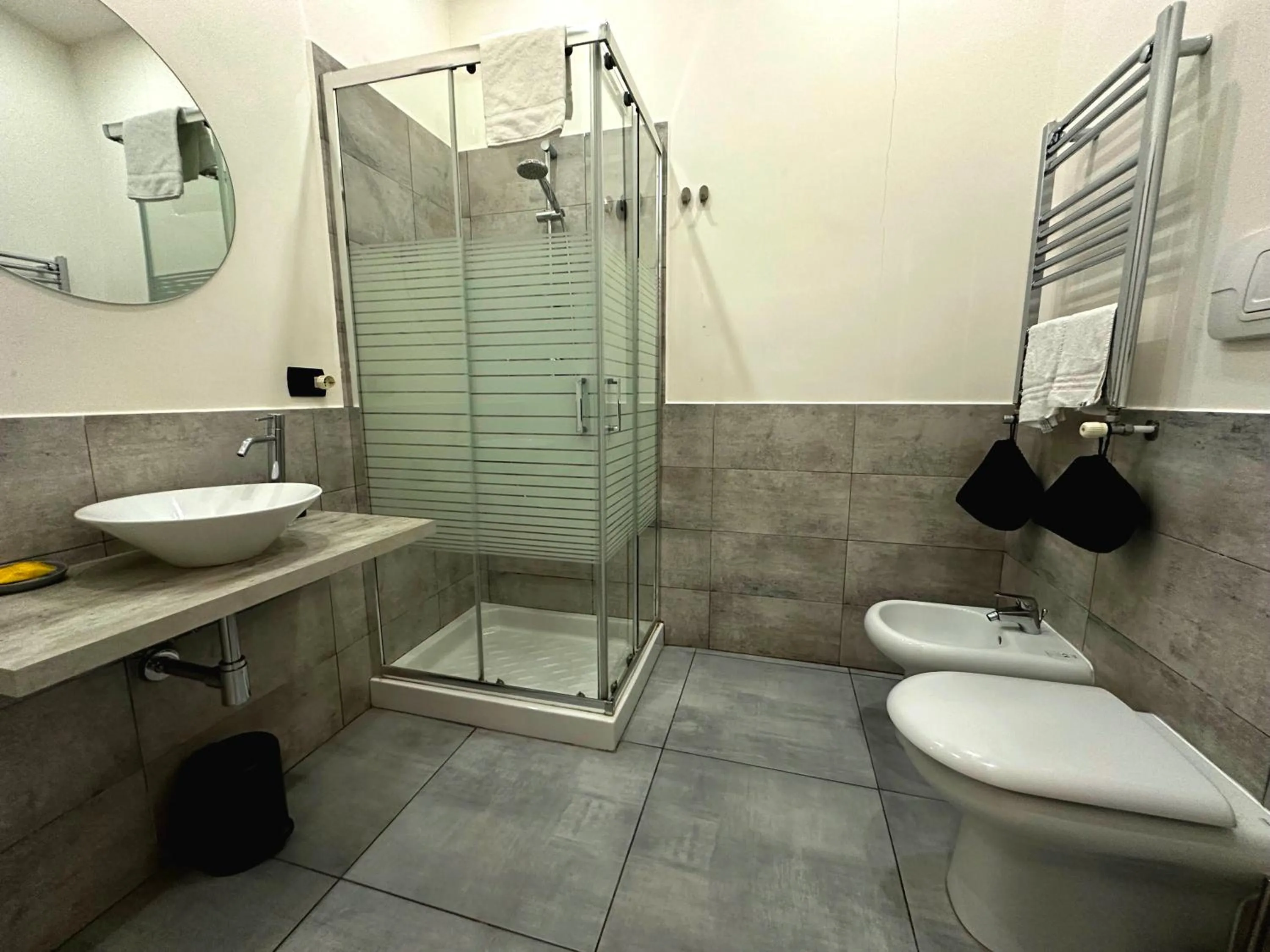 Bathroom in Hi Relais Rooms