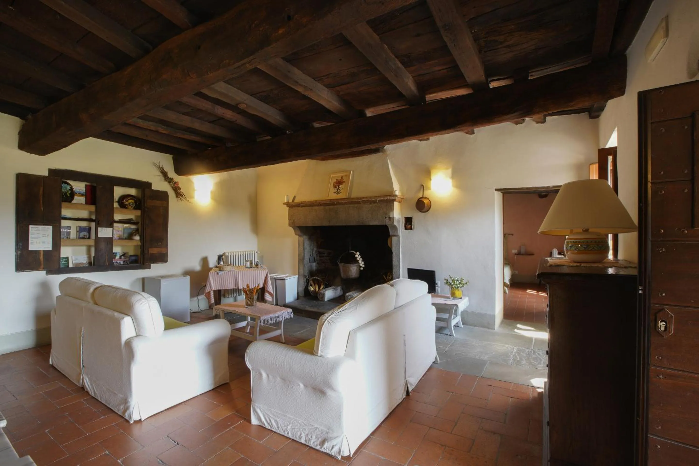 Communal lounge/ TV room in Locanda Del Viandante B&B