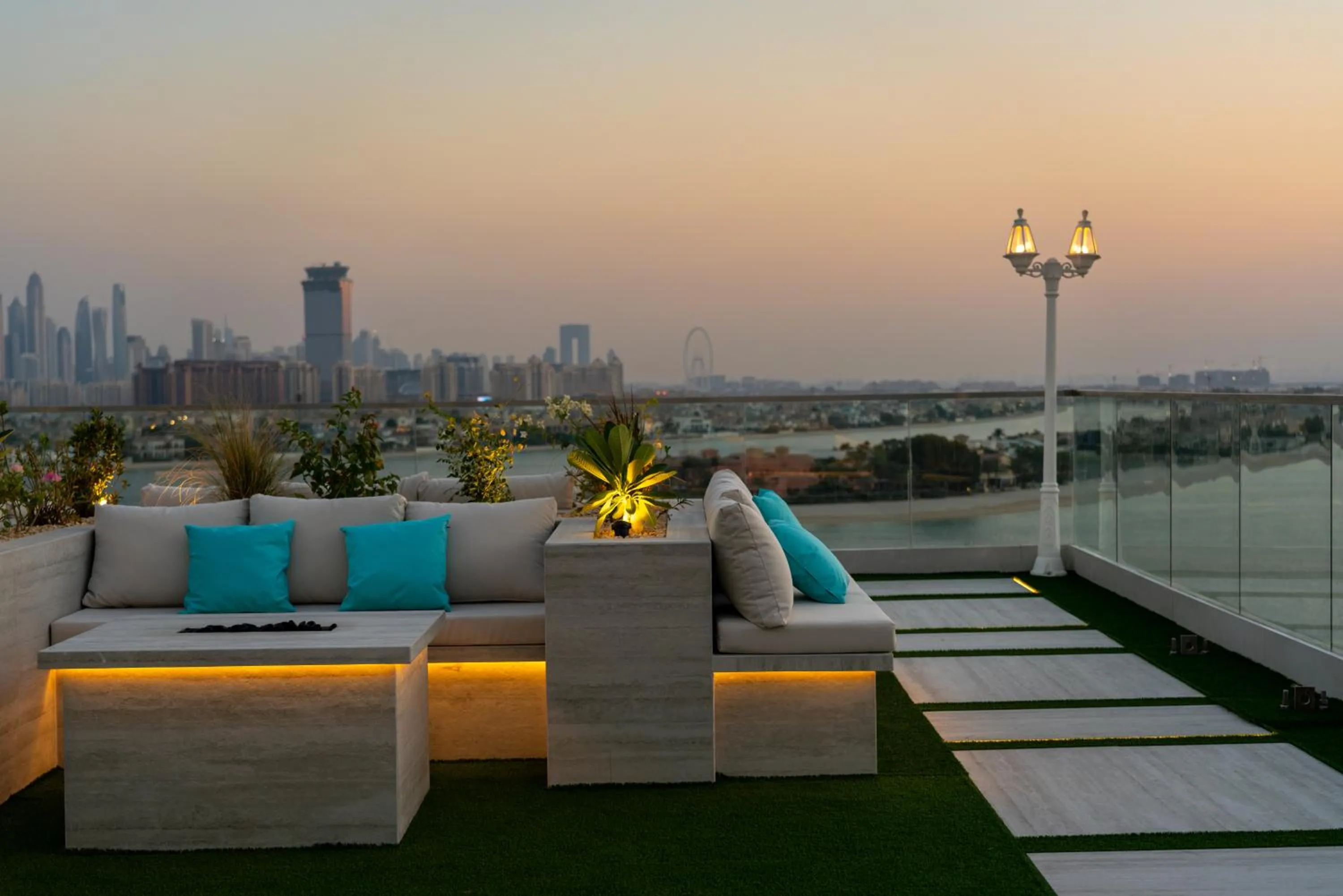 Restaurant/places to eat in C Central Hotel and Resort The Palm