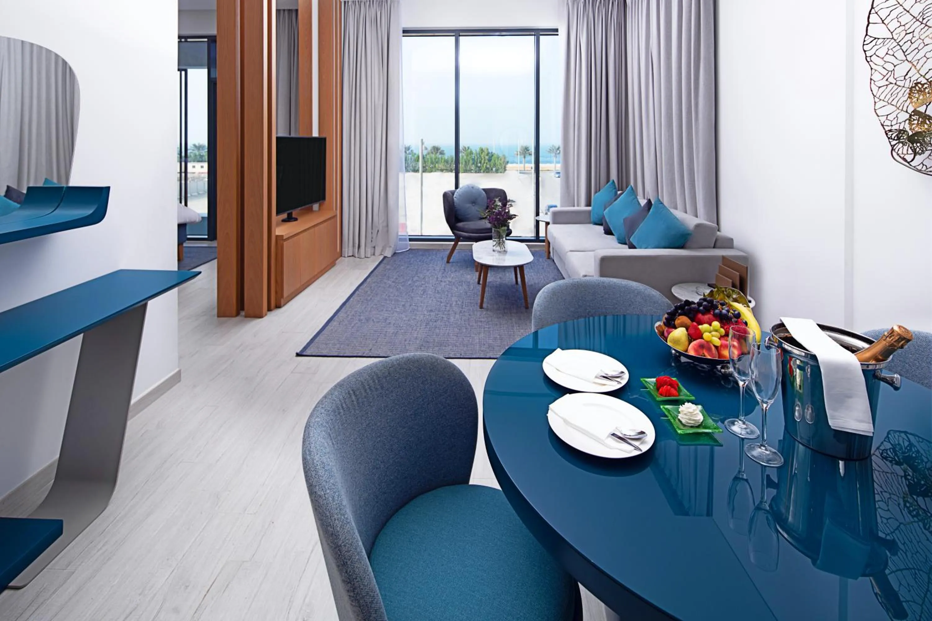 TV and multimedia in C Central Hotel and Resort The Palm