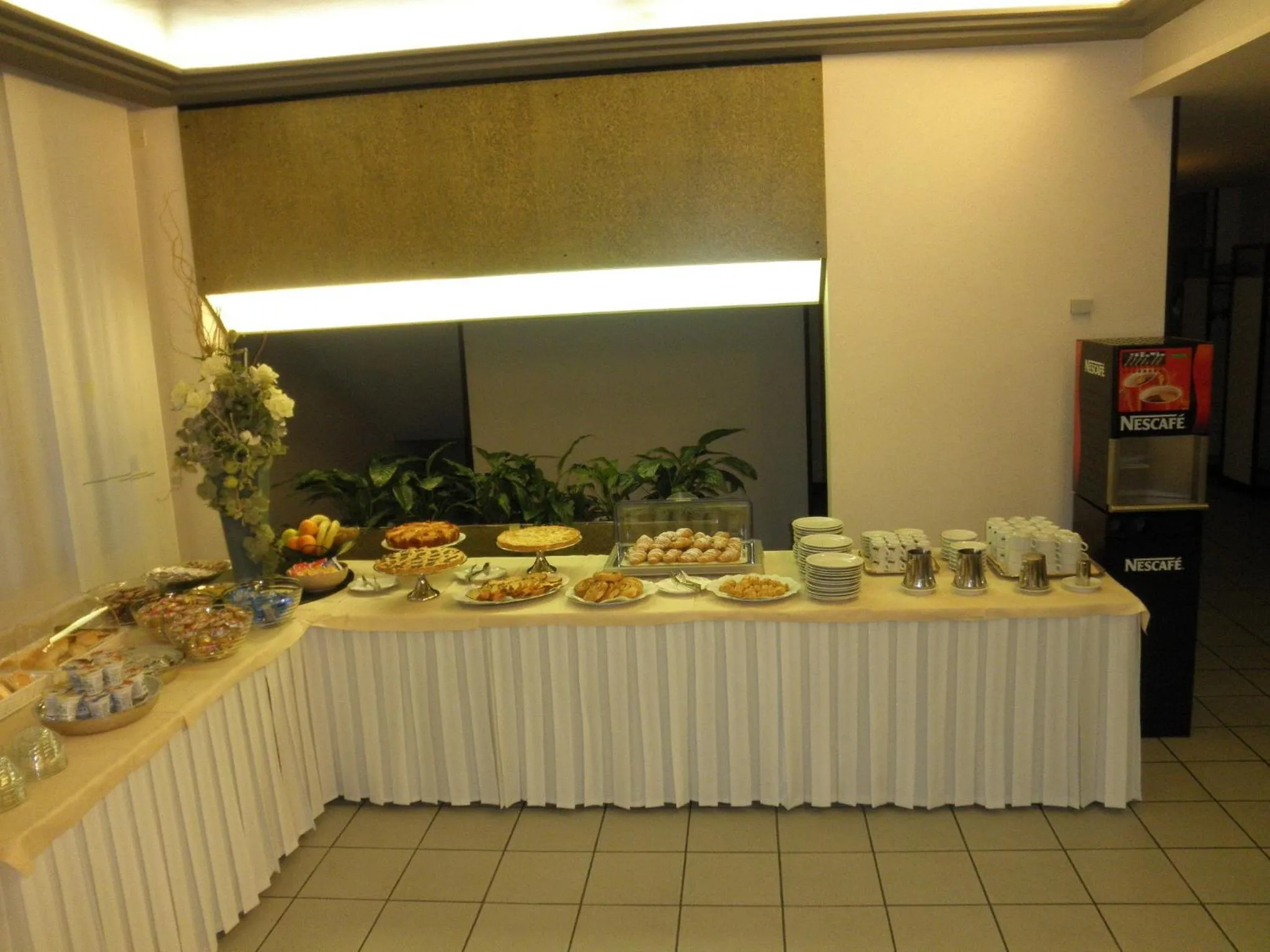 Restaurant/places to eat in Park Hotel