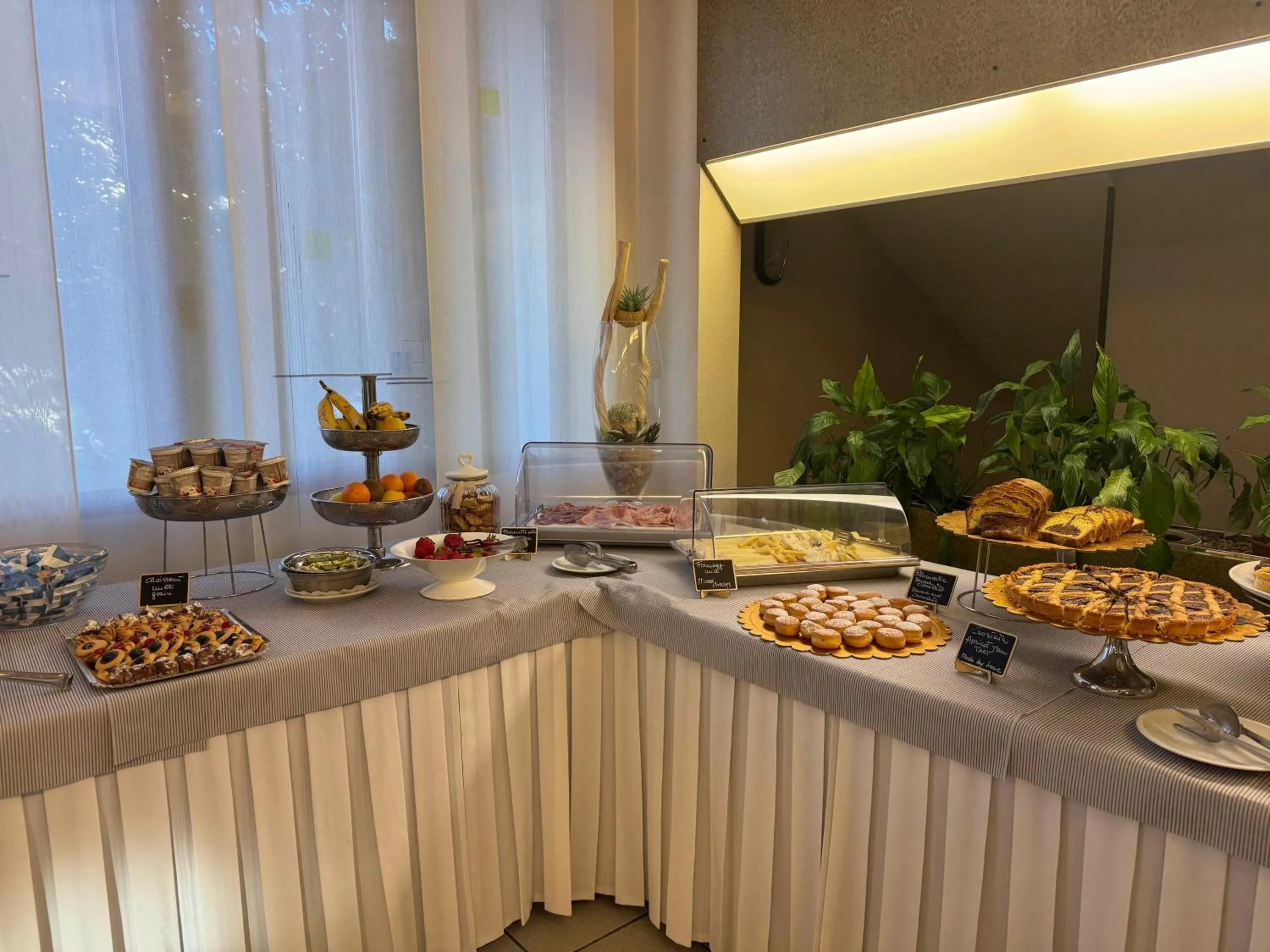 Buffet breakfast in Park Hotel