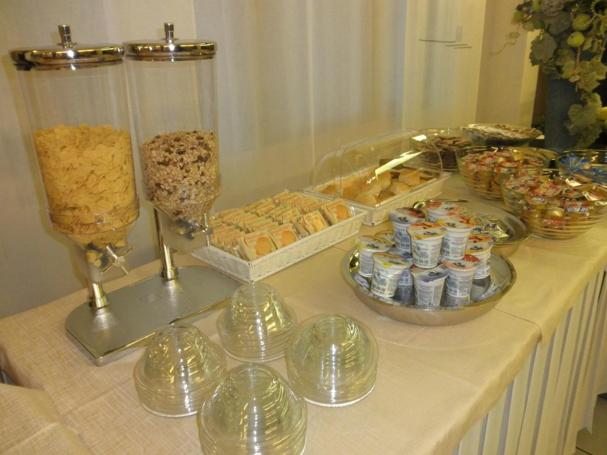 Restaurant/places to eat in Park Hotel