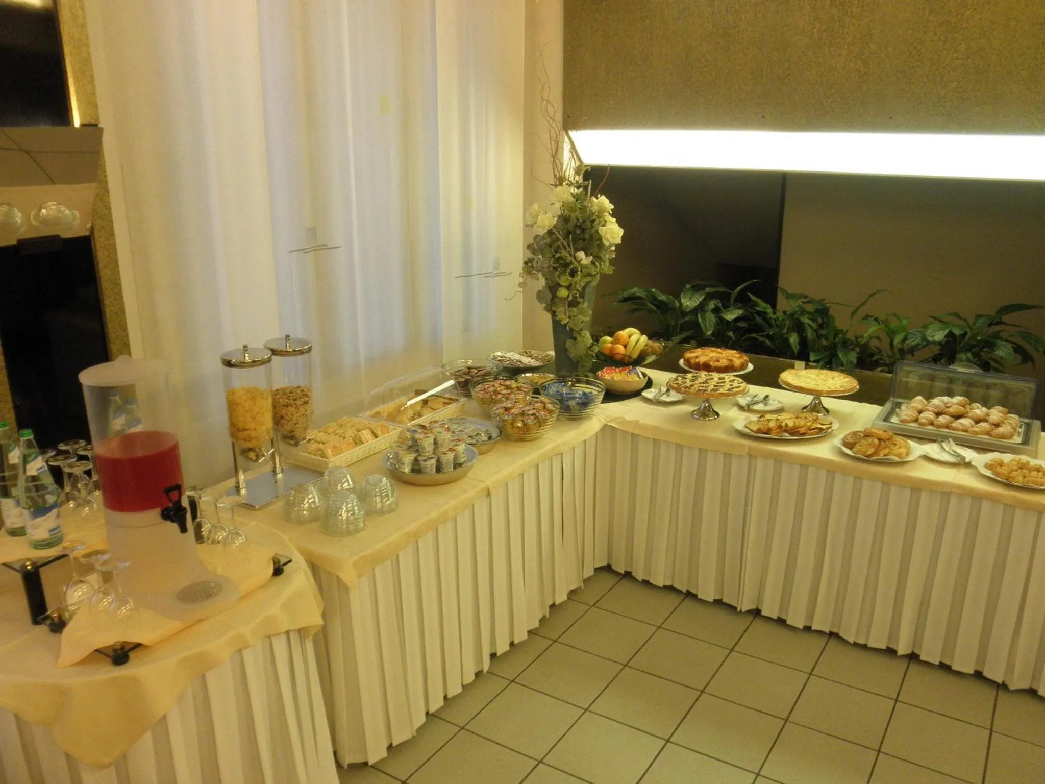 Restaurant/places to eat in Park Hotel