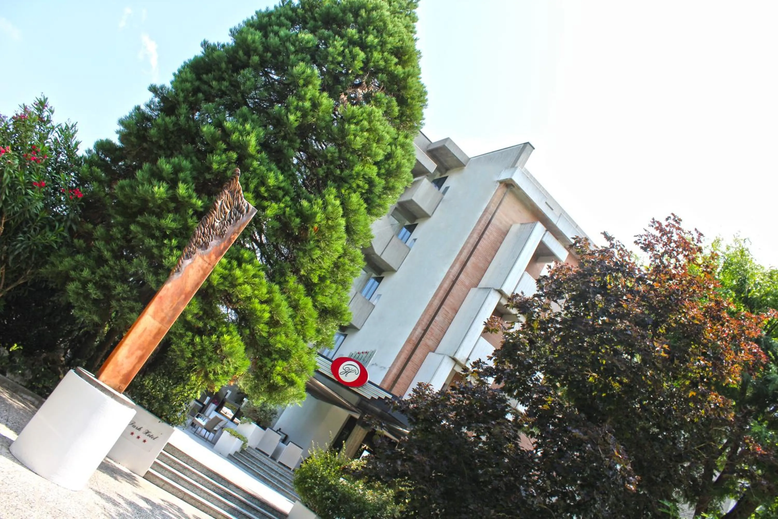 Facade/entrance in Park Hotel