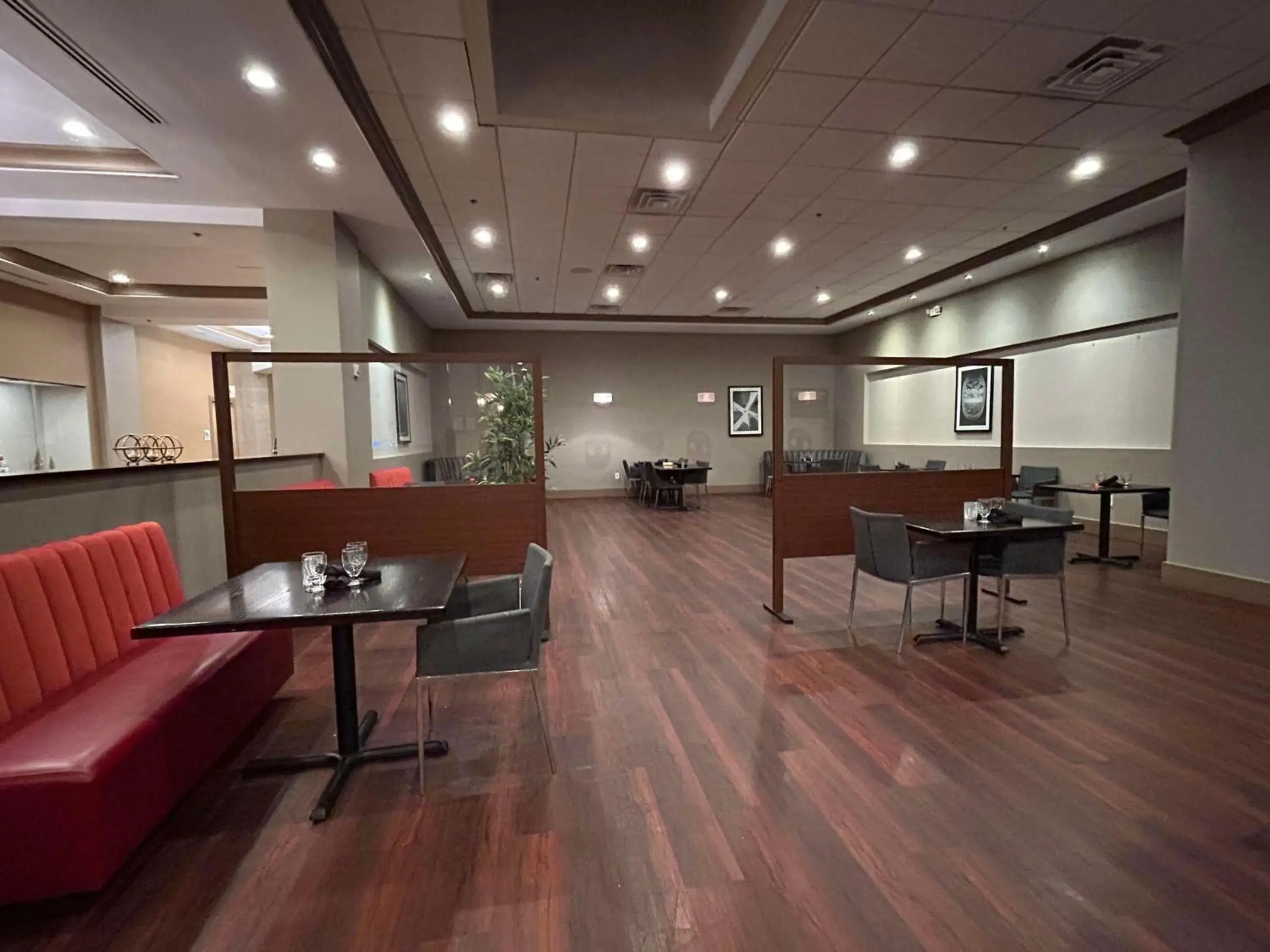 Breakfast in Skyline Hotel Detroit Airport, SureStay Collection by Best Western Breakfast in Skyline Hotel Detroit Airport, SureStay Collection by Best Western