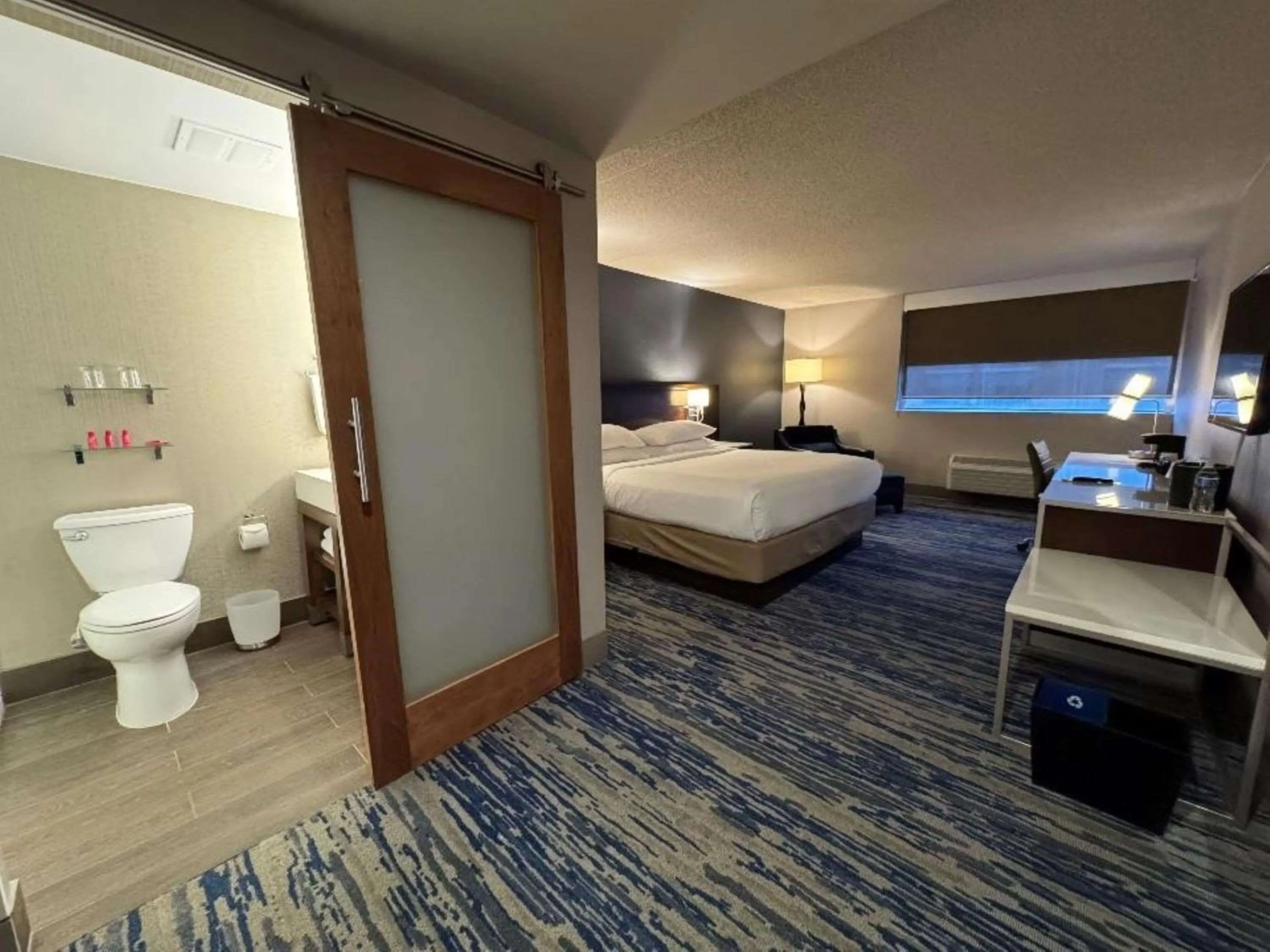 Bedroom, Bed in Skyline Hotel Detroit Airport, SureStay Collection by Best Western