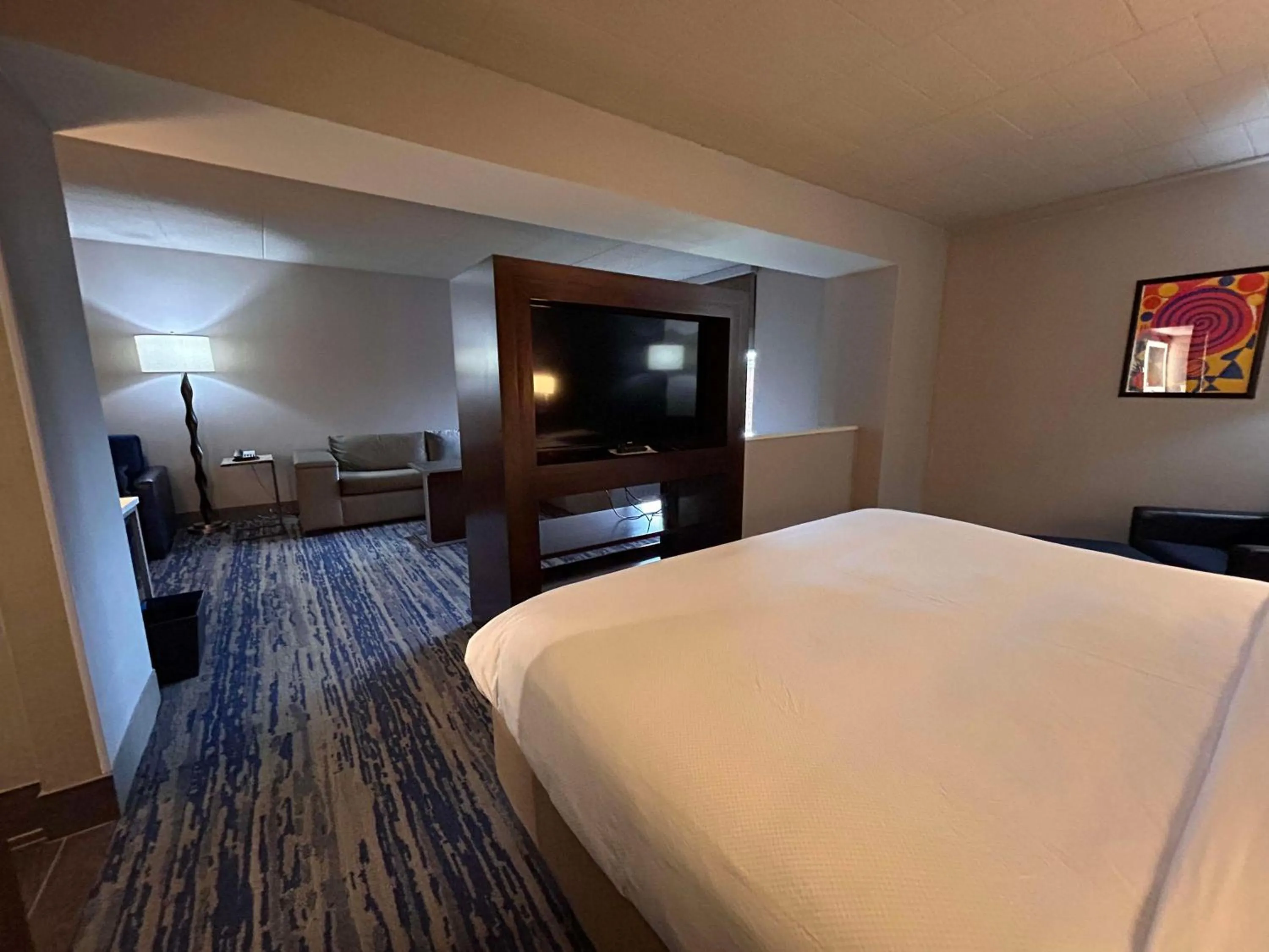 Coffee/tea facilities, Bed in Skyline Hotel Detroit Airport, SureStay Collection by Best Western