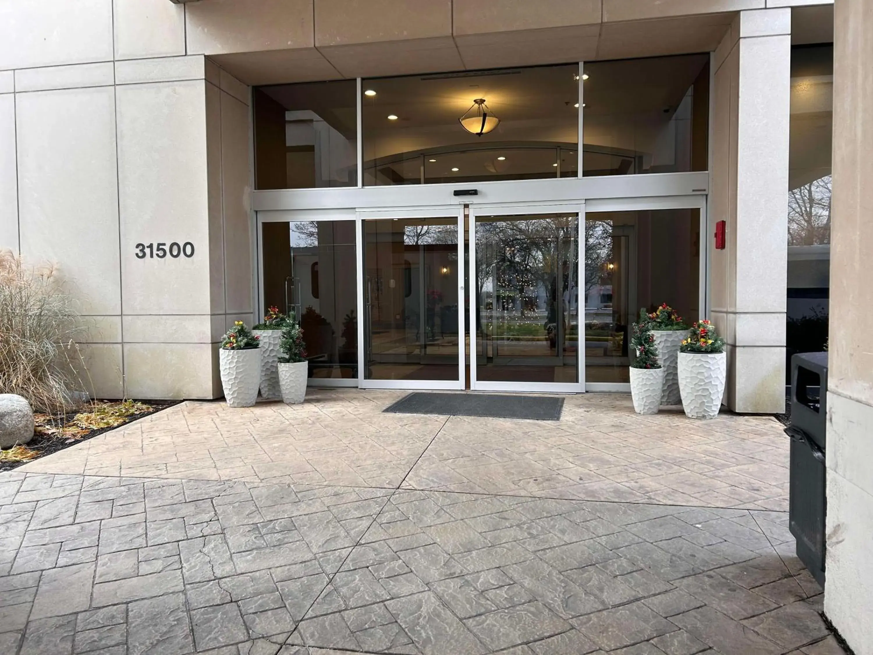Property building in Skyline Hotel Detroit Airport, SureStay Collection by Best Western Property building in Skyline Hotel Detroit Airport, SureStay Collection by Best Western