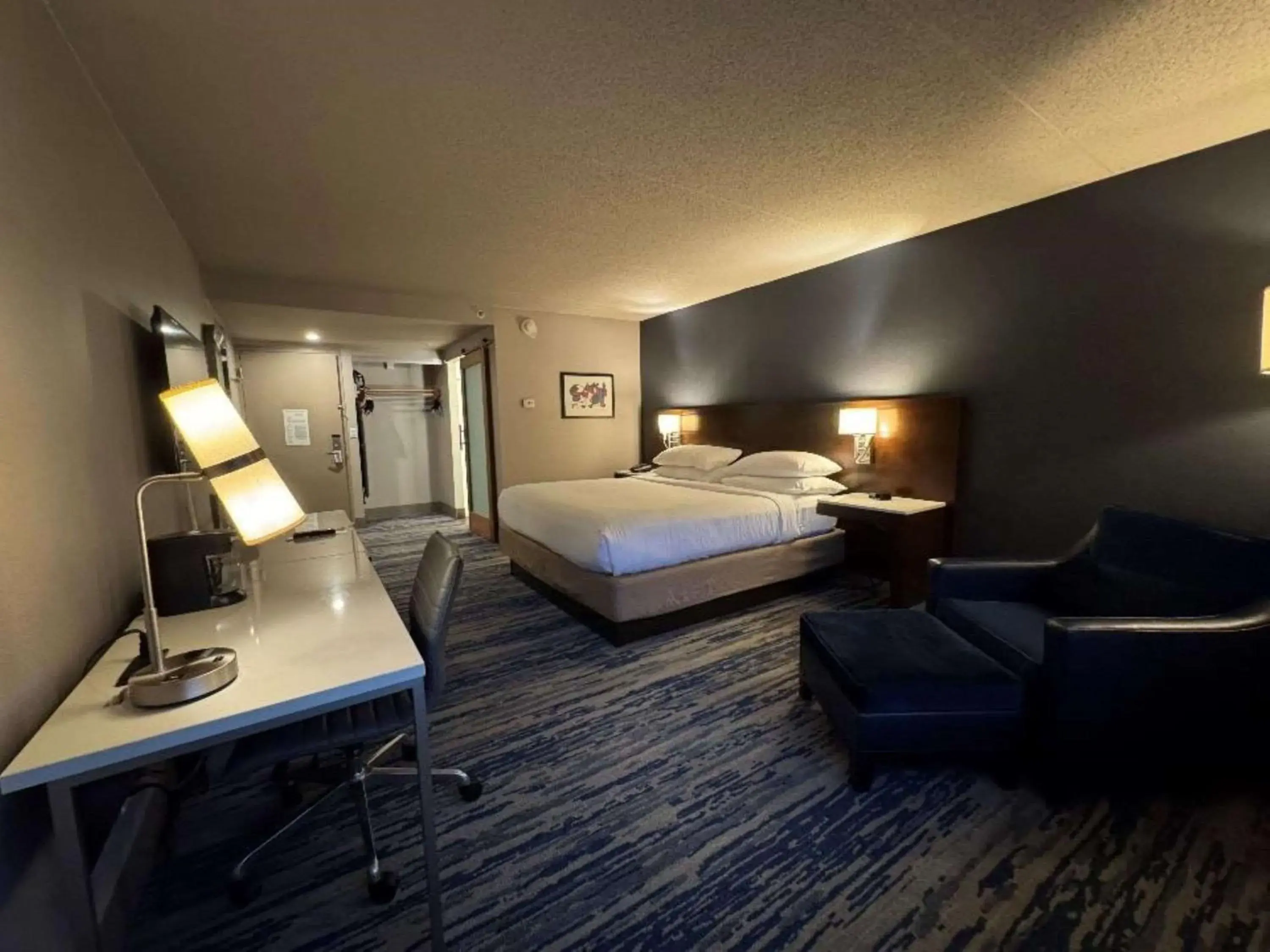 Bedroom, Bed in Skyline Hotel Detroit Airport, SureStay Collection by Best Western Bedroom, Bed in Skyline Hotel Detroit Airport, SureStay Collection by Best Western