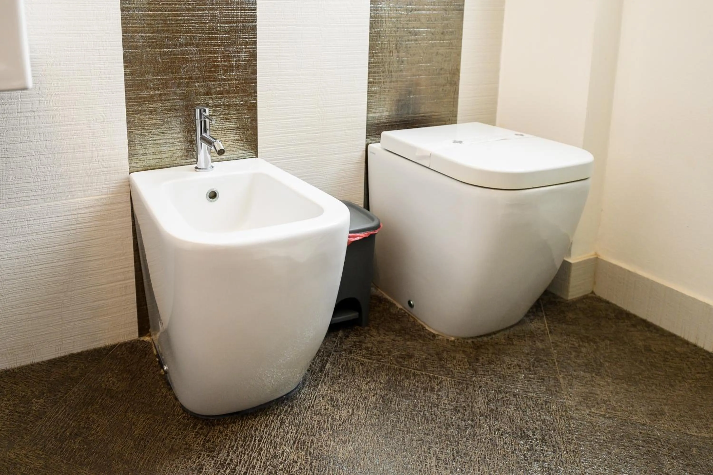 Toilet in Hotel Rainbow Resort