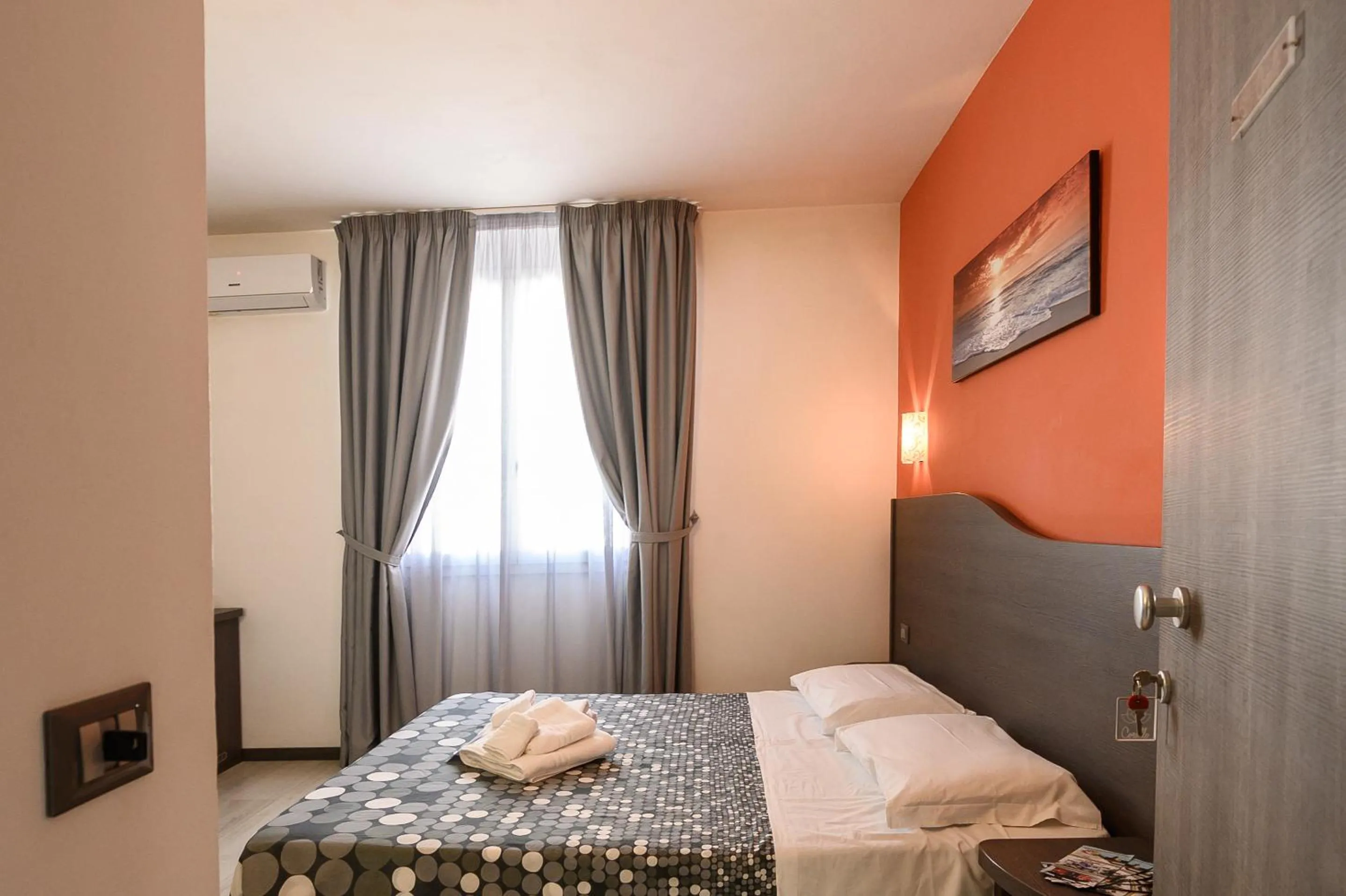 Photo of the whole room, Bed in Hotel Rainbow Resort