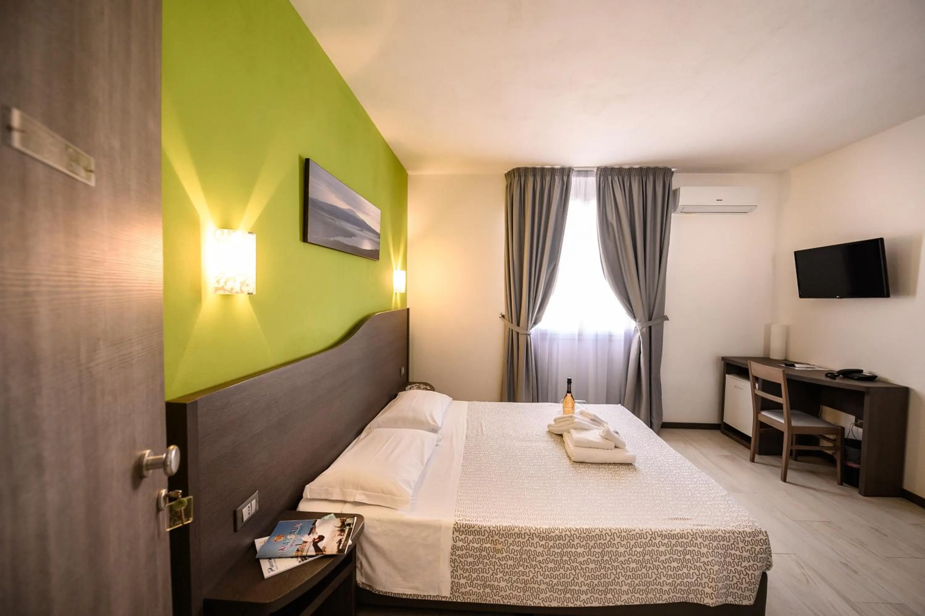 Bed in Hotel Rainbow Resort