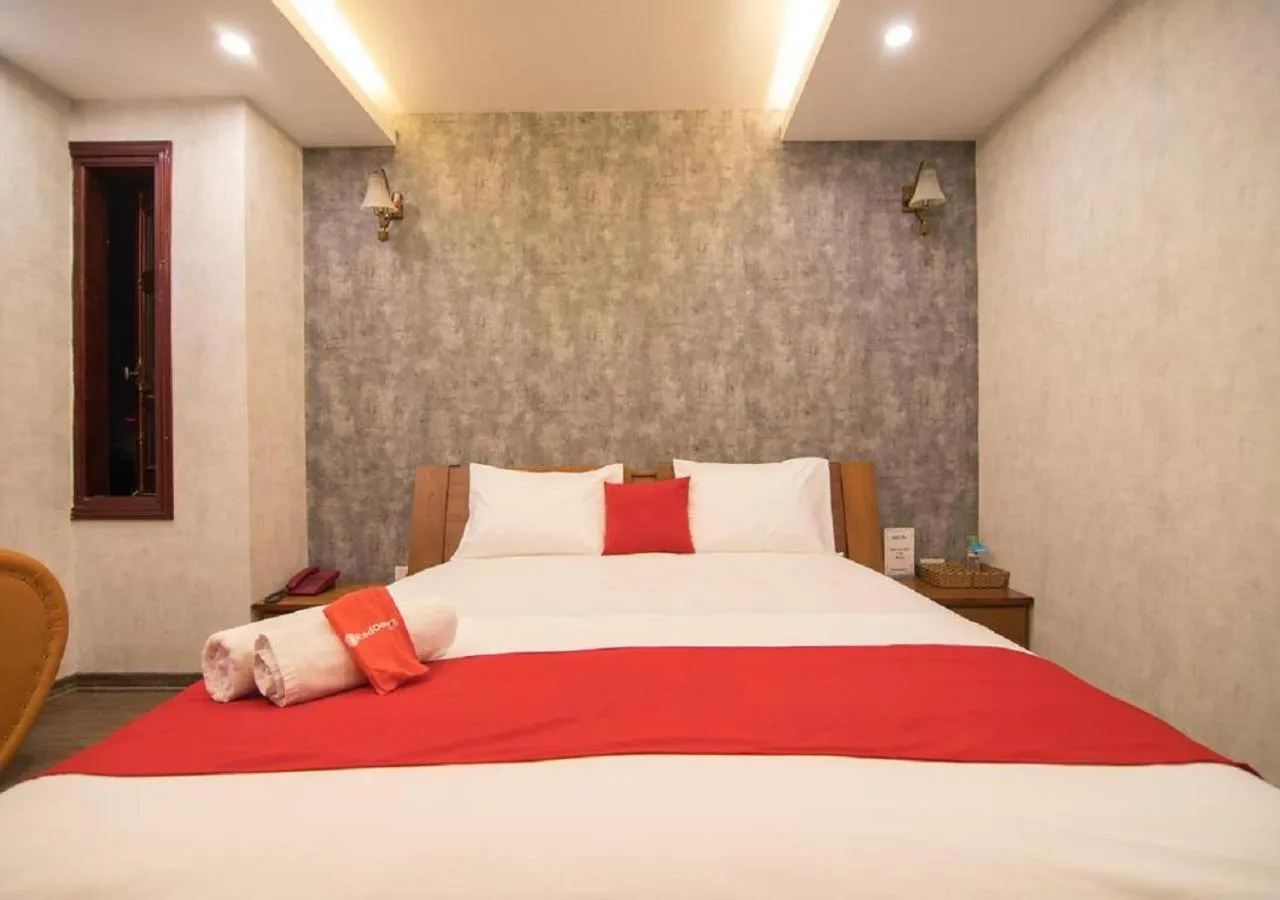 Bed in QUEEN'S Hotel