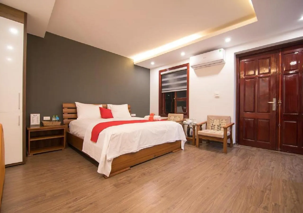 Bedroom in QUEEN'S Hotel