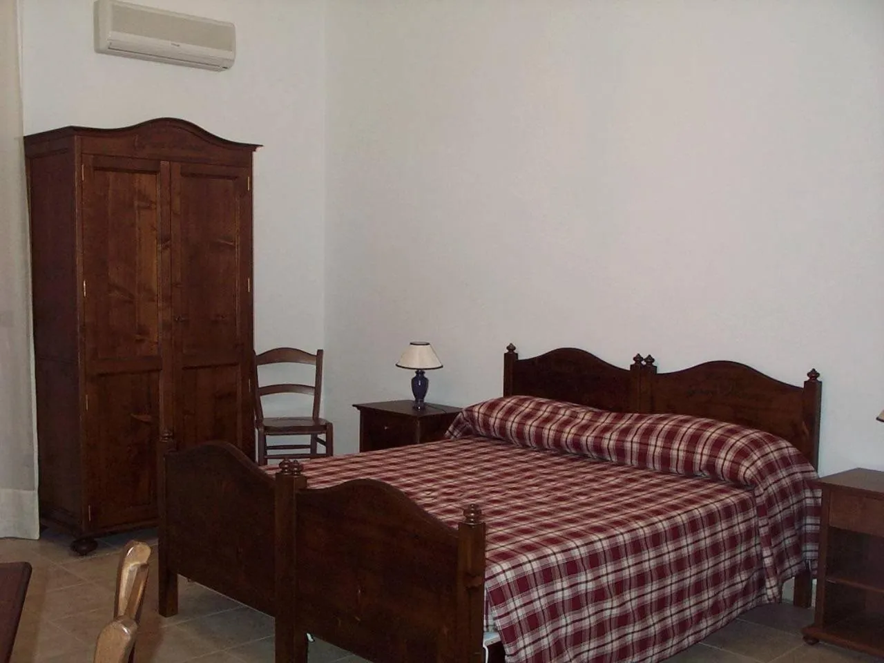 Photo of the whole room, Bed in Residence Gnura Momma