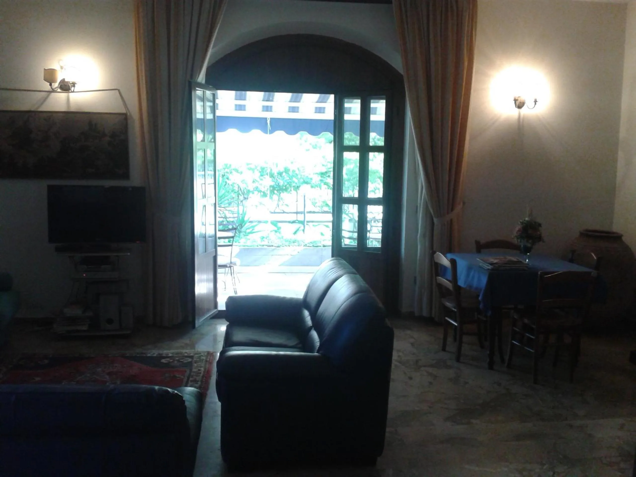 Communal lounge/ TV room in Residence Gnura Momma