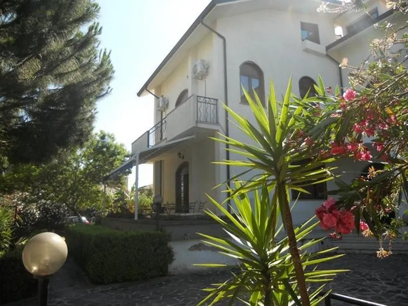 Garden in Residence Gnura Momma