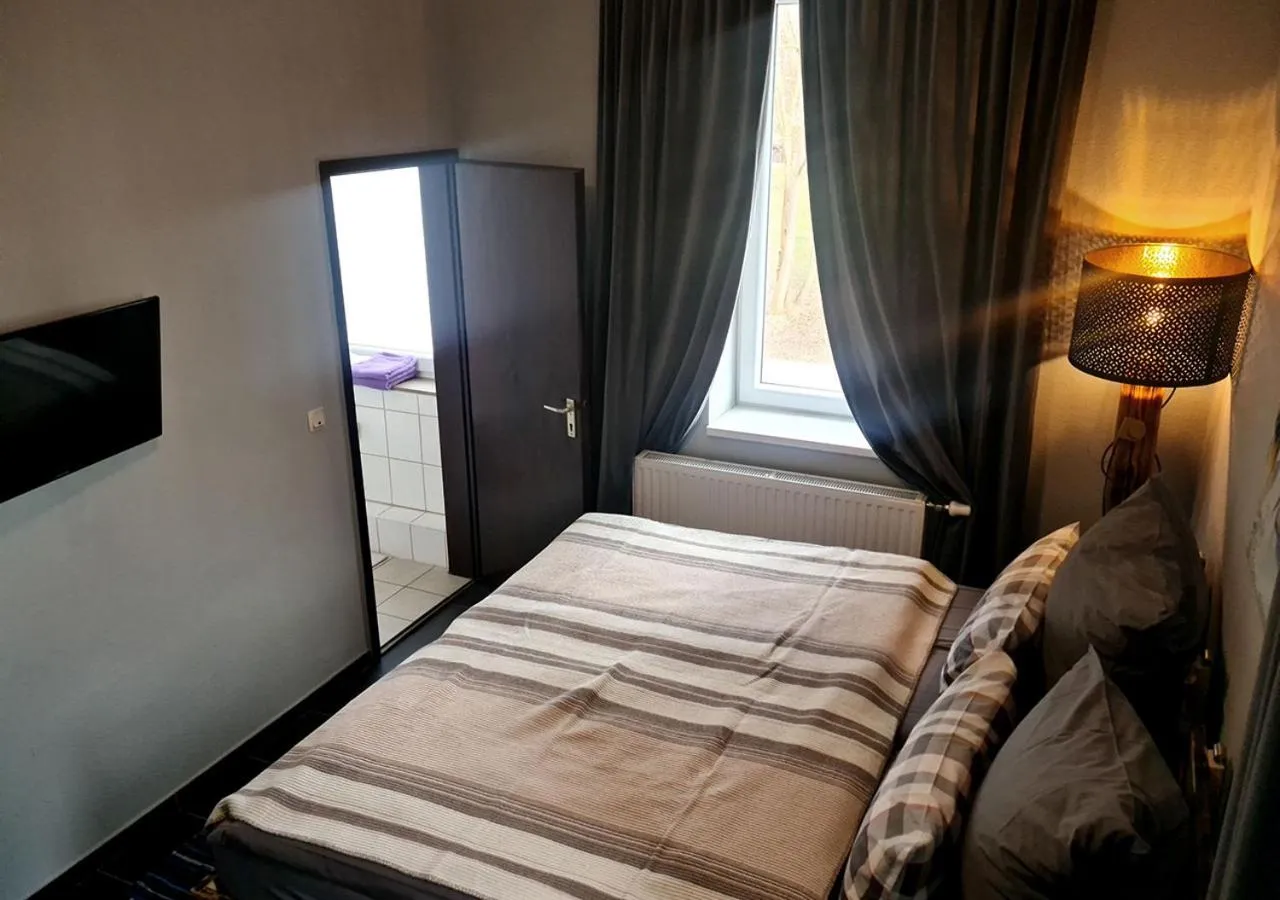 Bedroom, Bed in Hotel Geismarburg