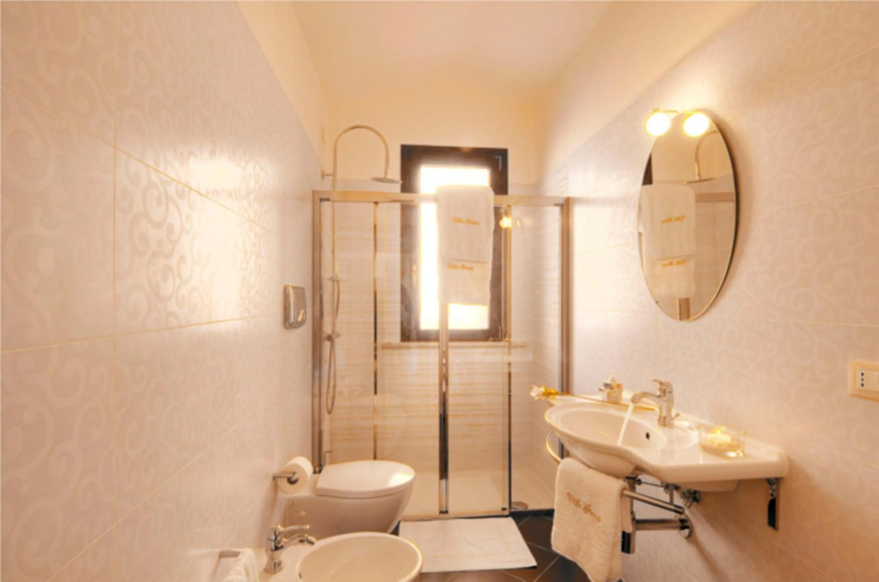 Bathroom in Villa Grace Tombolato