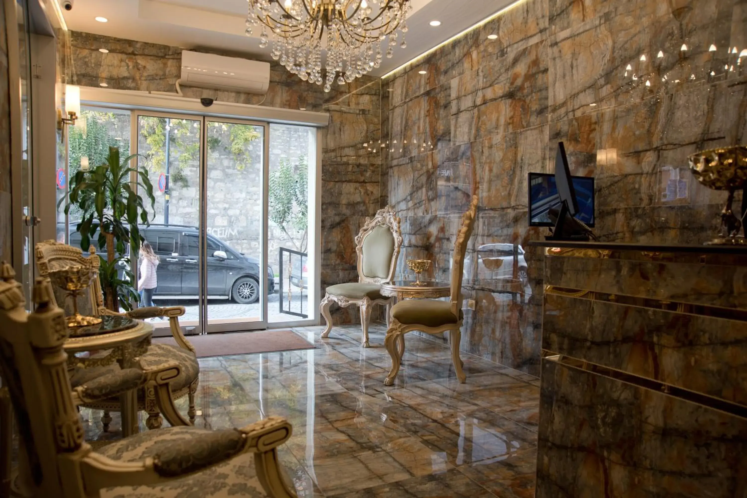 Lobby or reception in Hotel Mevlana Bazaar Lobby or reception in Hotel Mevlana Bazaar