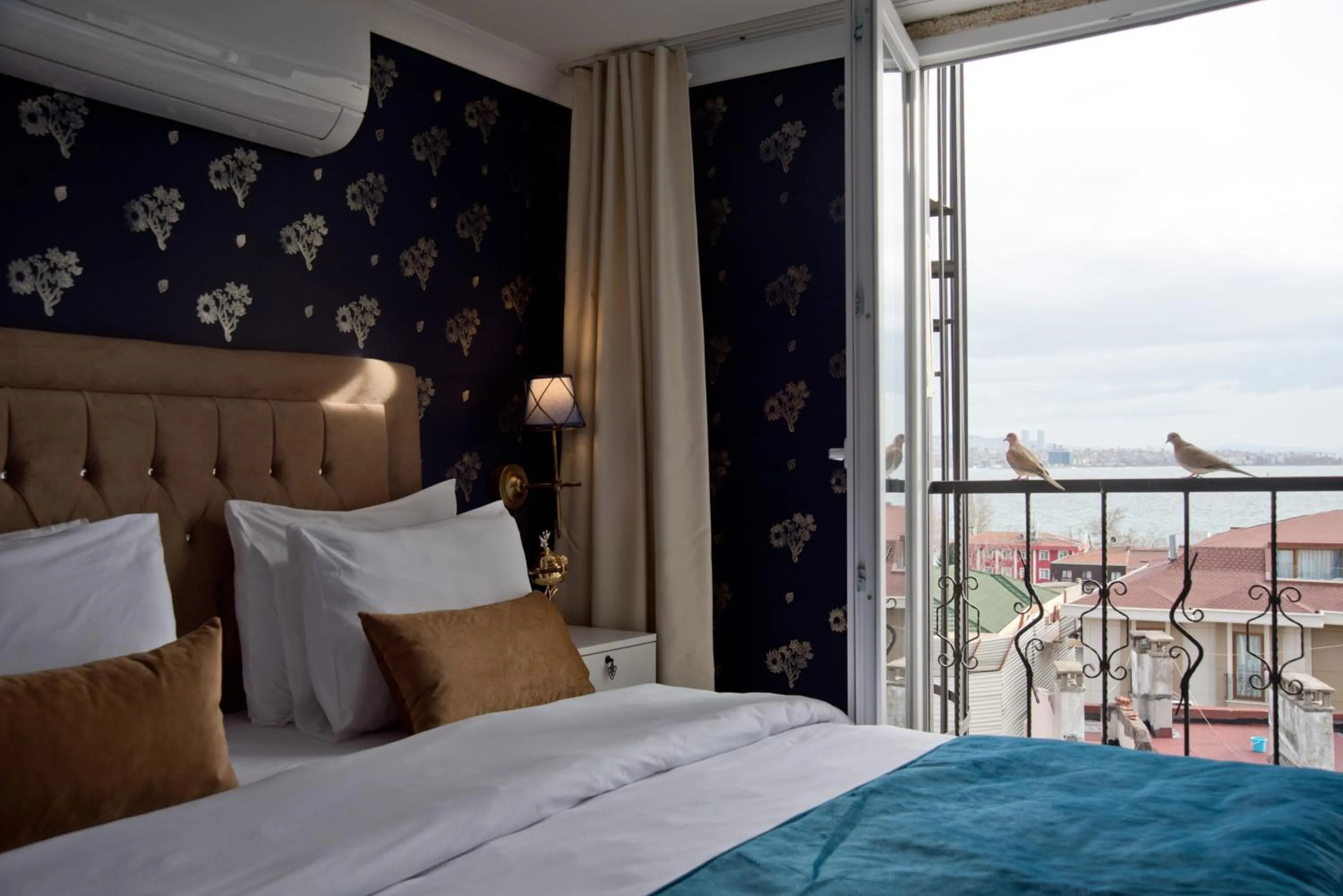 Bed in Hotel Mevlana Bazaar