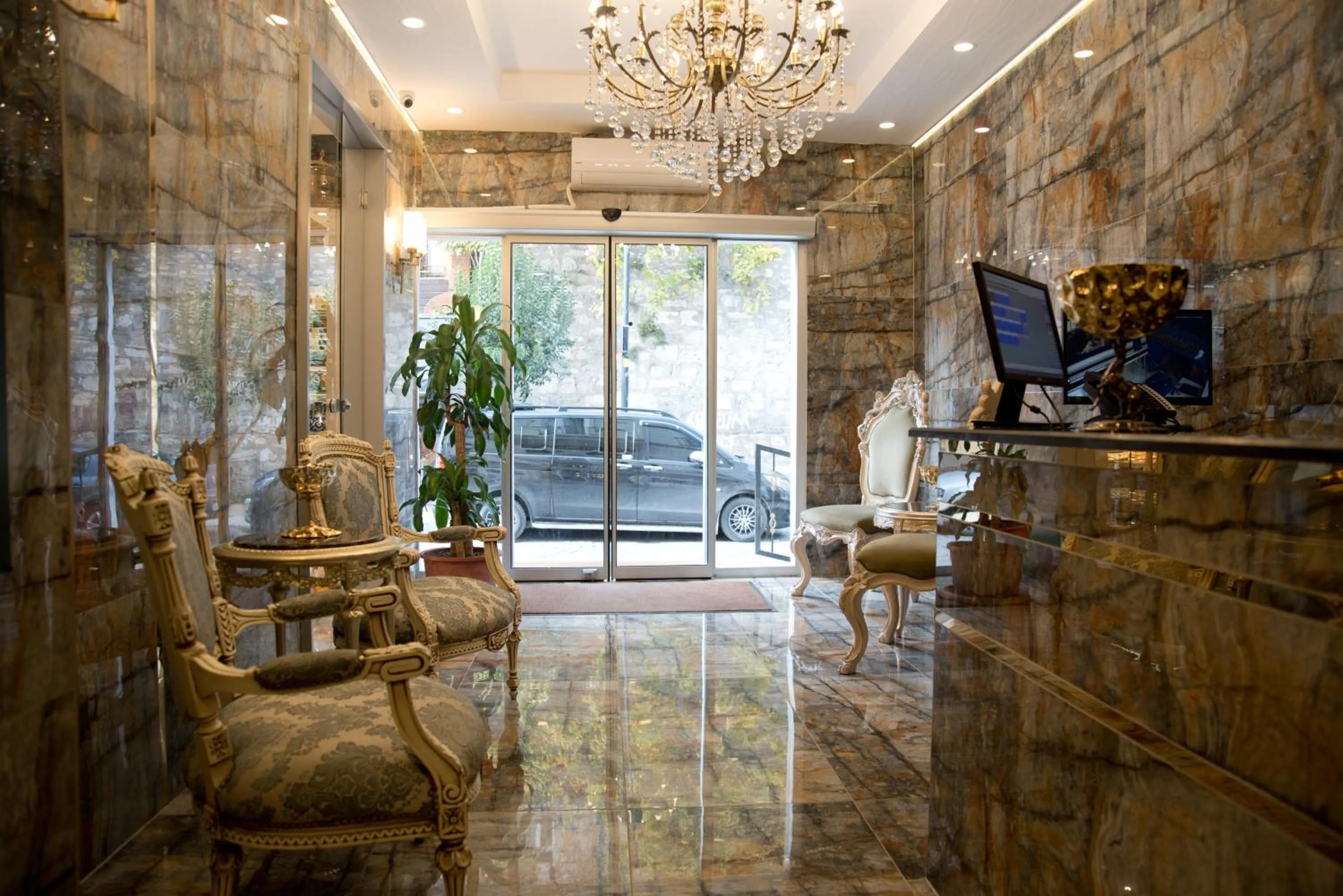 Lobby or reception in Hotel Mevlana Bazaar