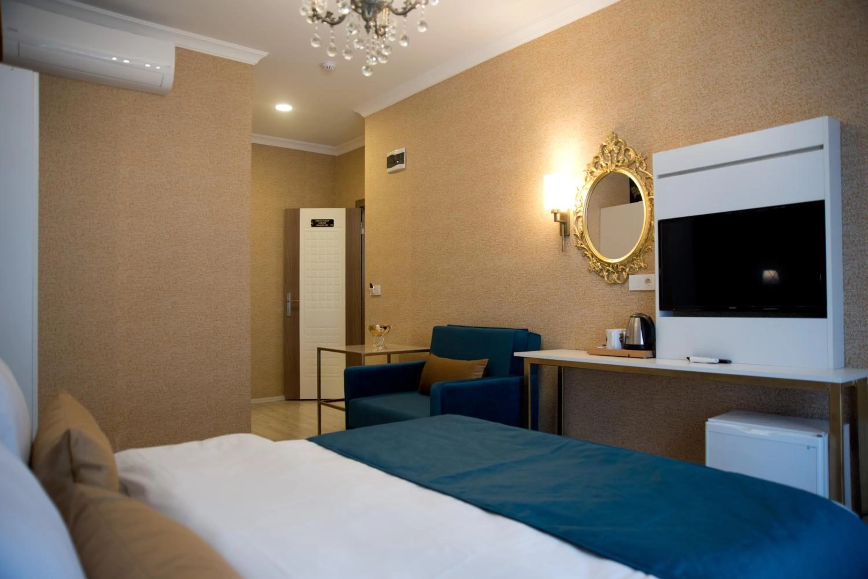 Photo of the whole room in Hotel Mevlana Bazaar