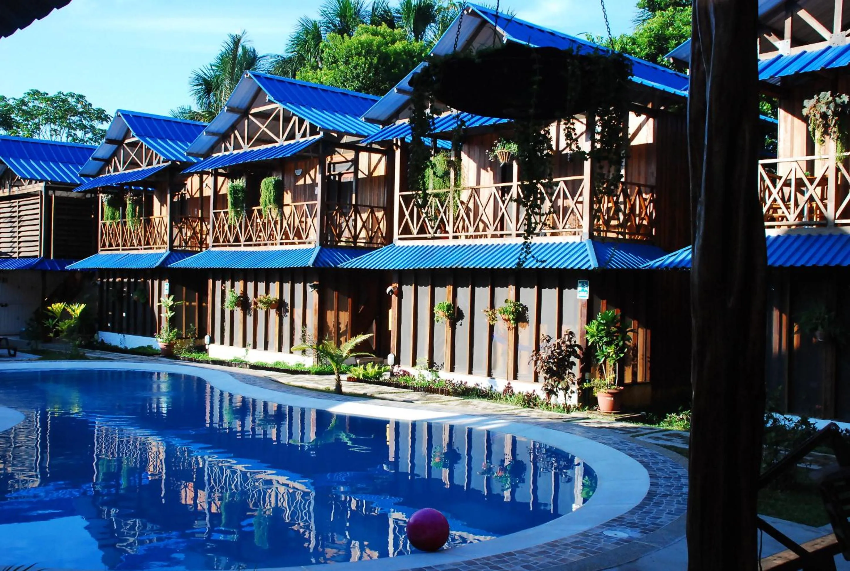 Swimming pool in Hotel Utüane