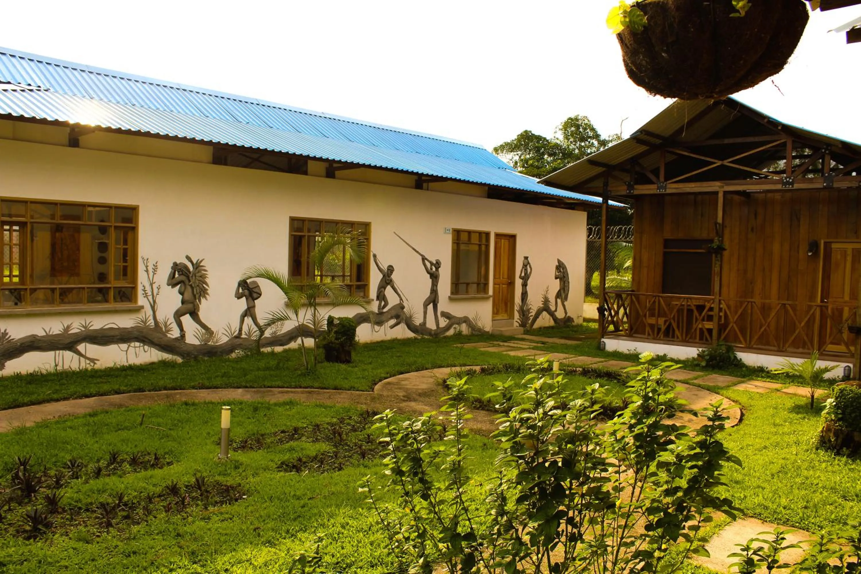 Restaurant/places to eat in Hotel Utüane