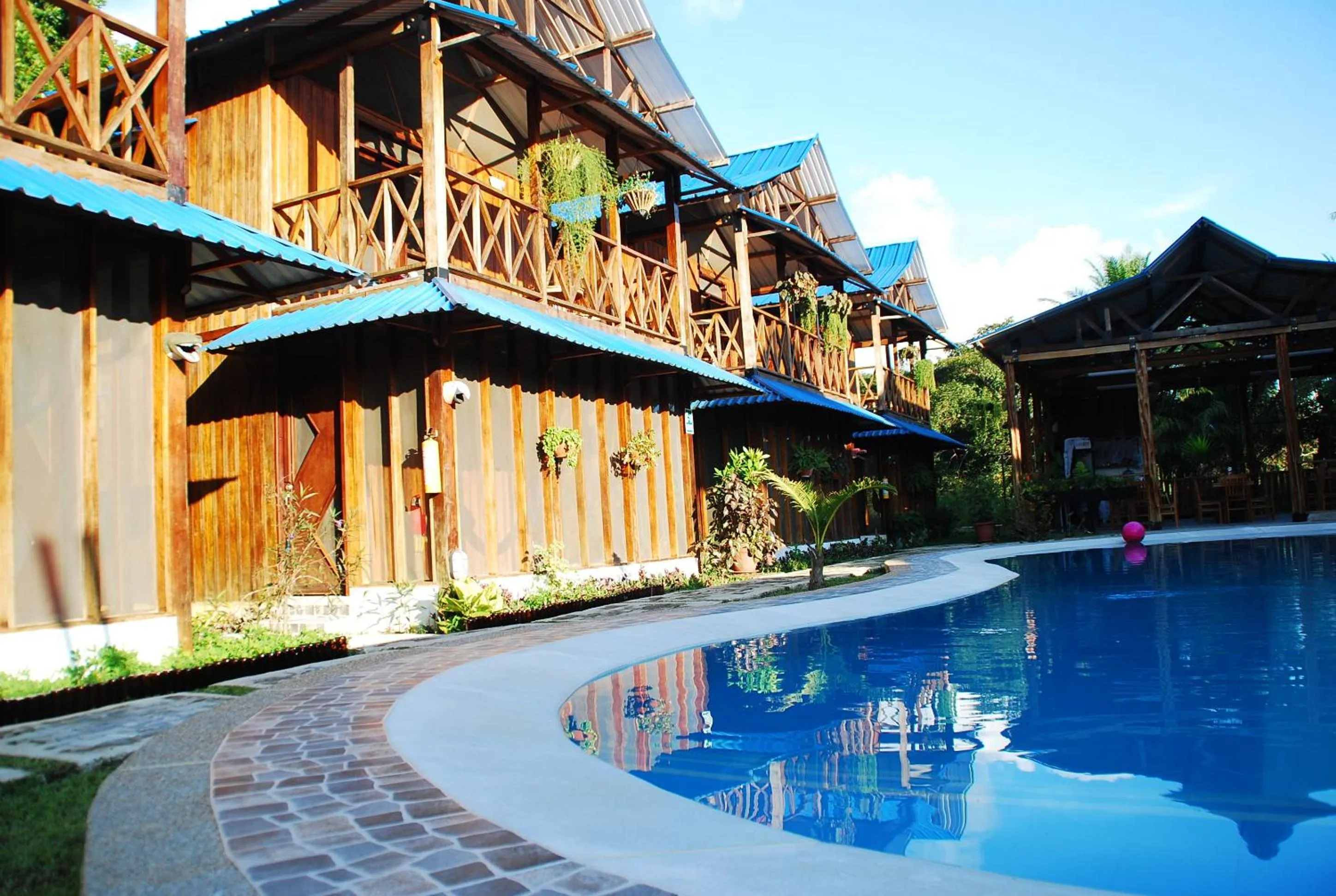 Swimming pool in Hotel Utüane