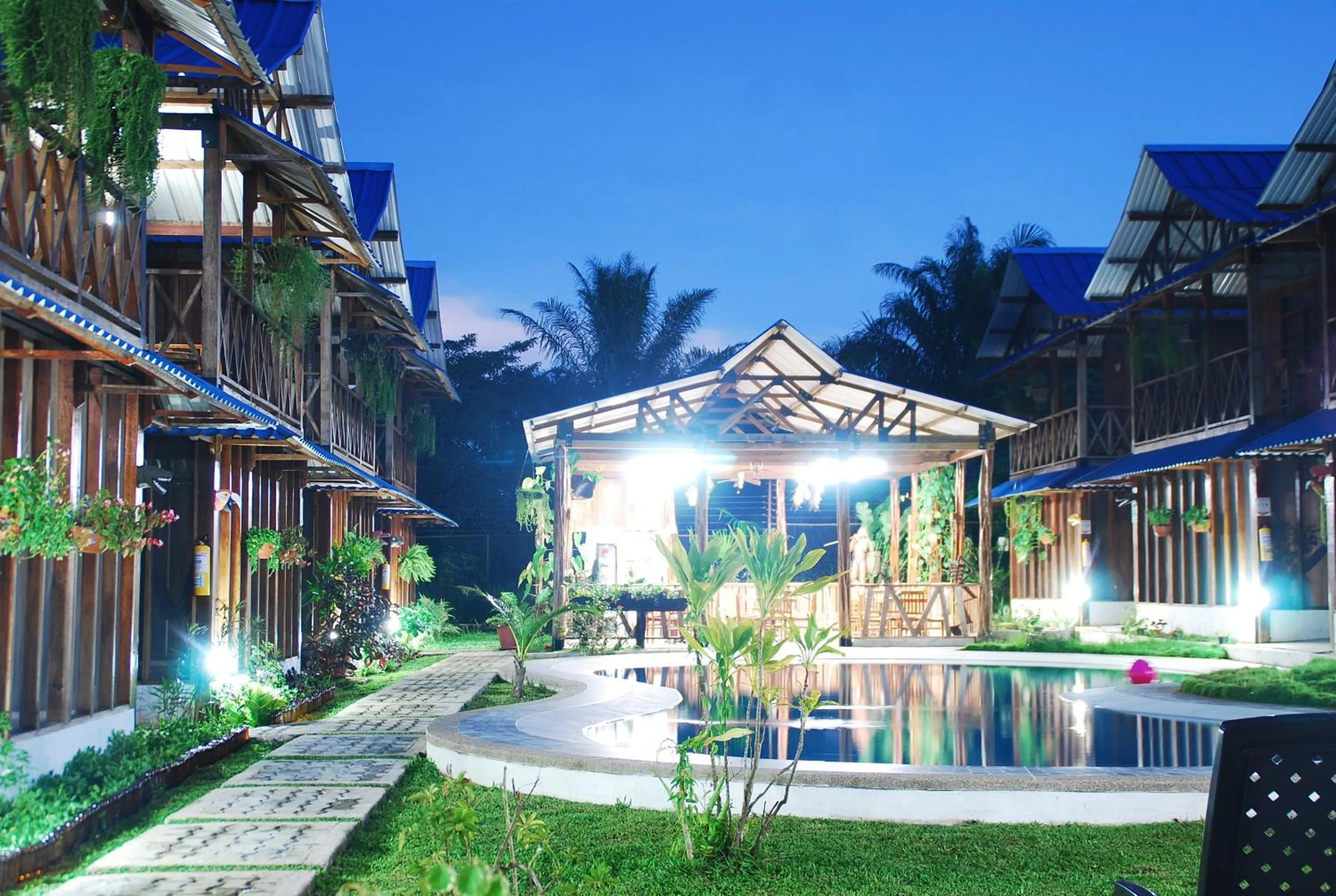 Swimming pool in Hotel Utüane