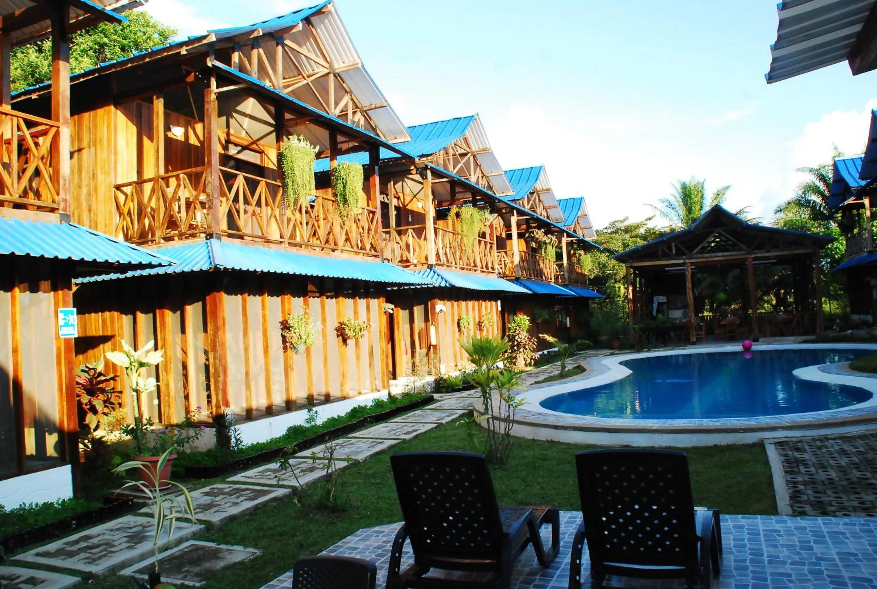 Swimming pool in Hotel Utüane