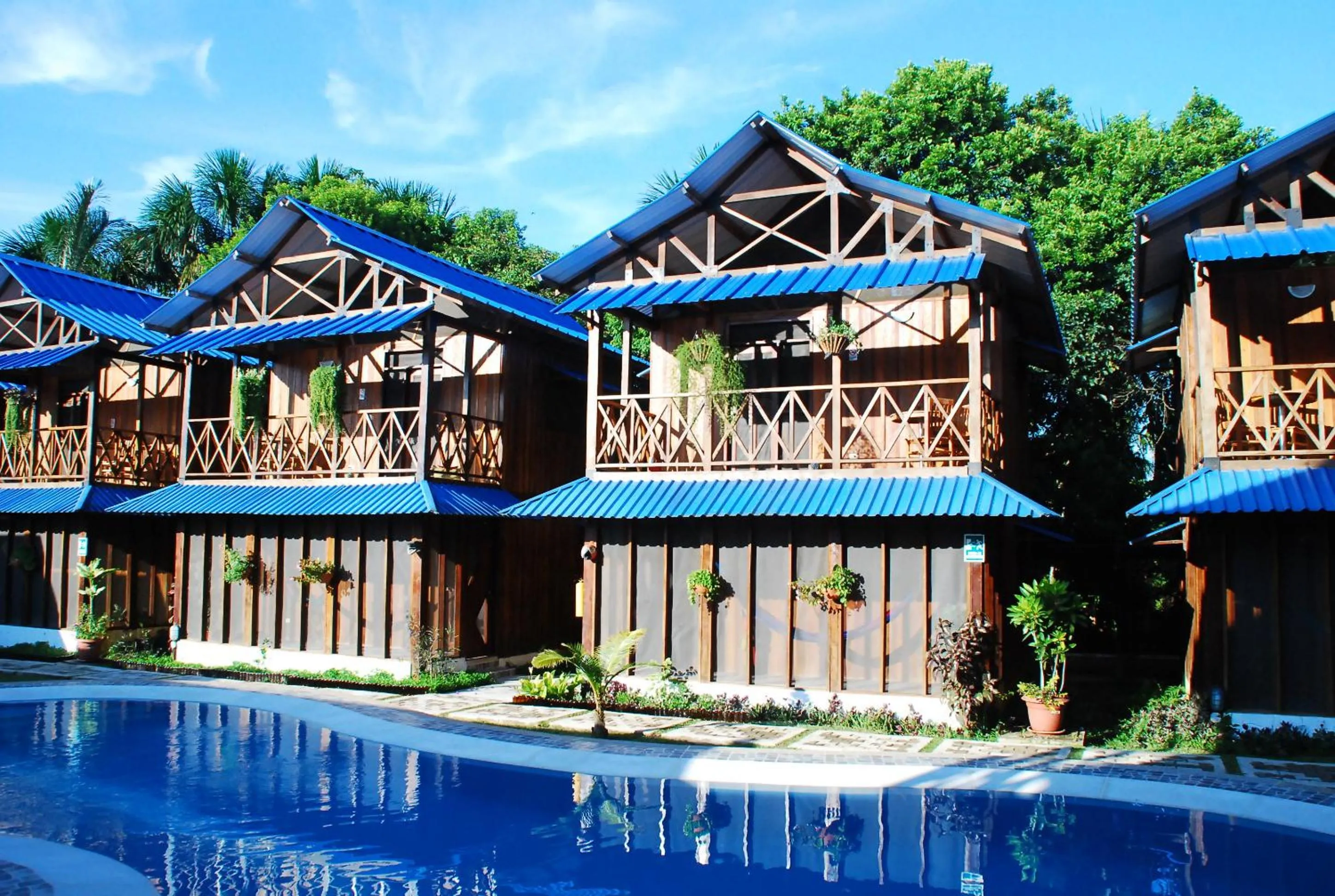 Swimming pool in Hotel Utüane