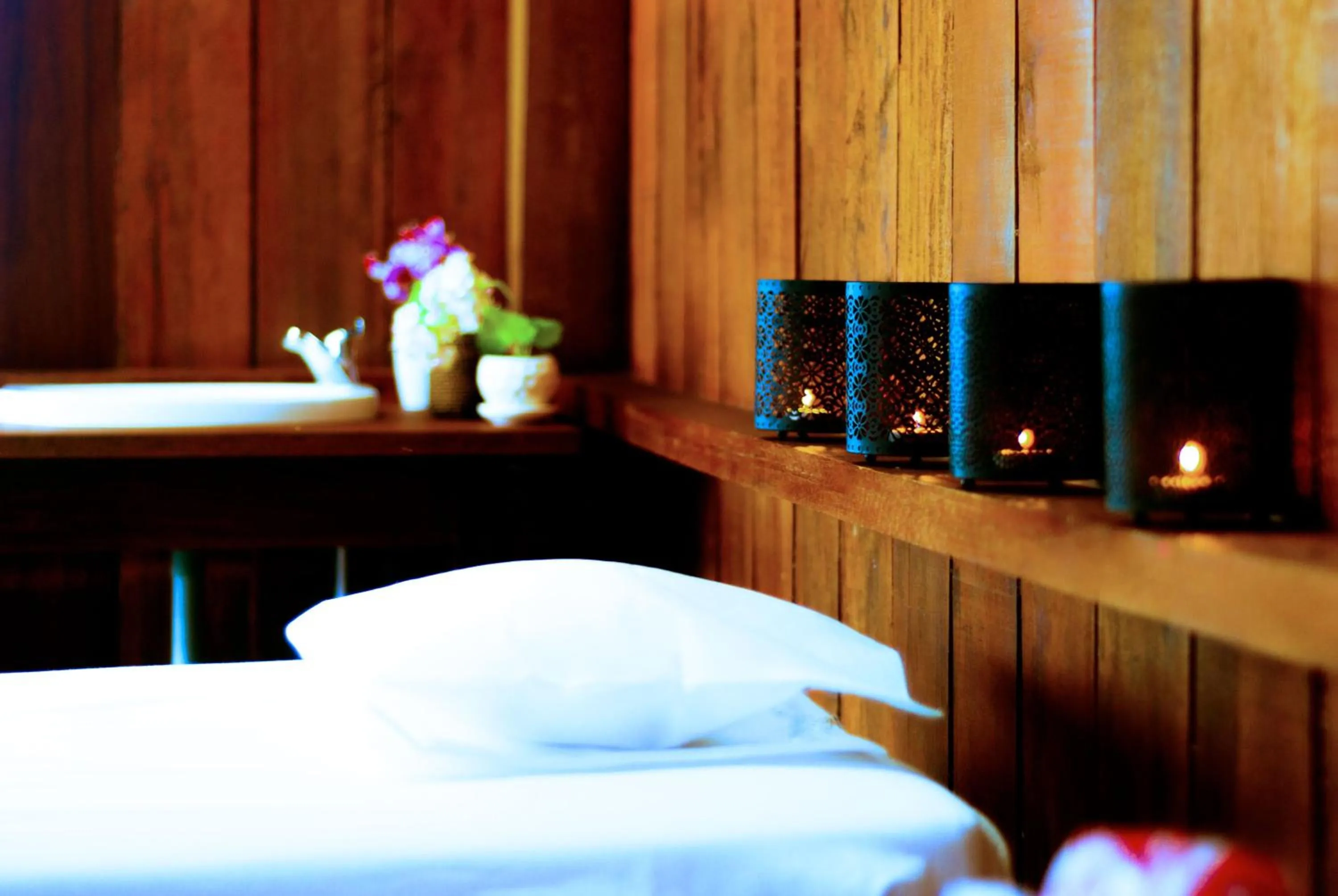 Massage, Bed in Hotel Utüane