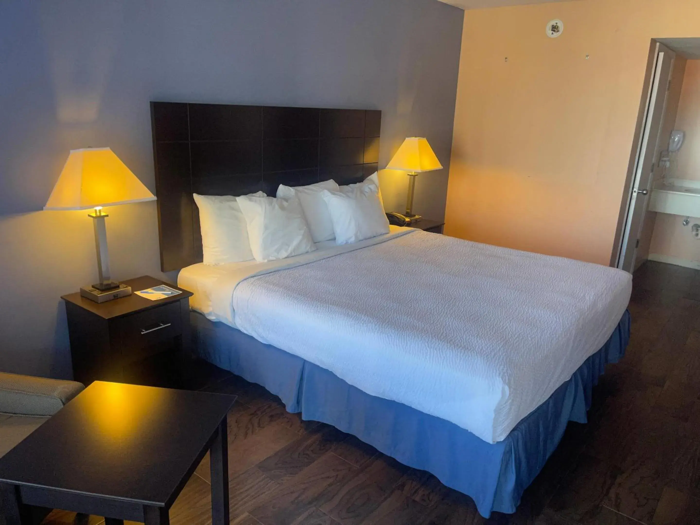 Bedroom, Bed in Rodeway Inn Davenport-Champions Gate Bedroom, Bed in Rodeway Inn Davenport-Champions Gate