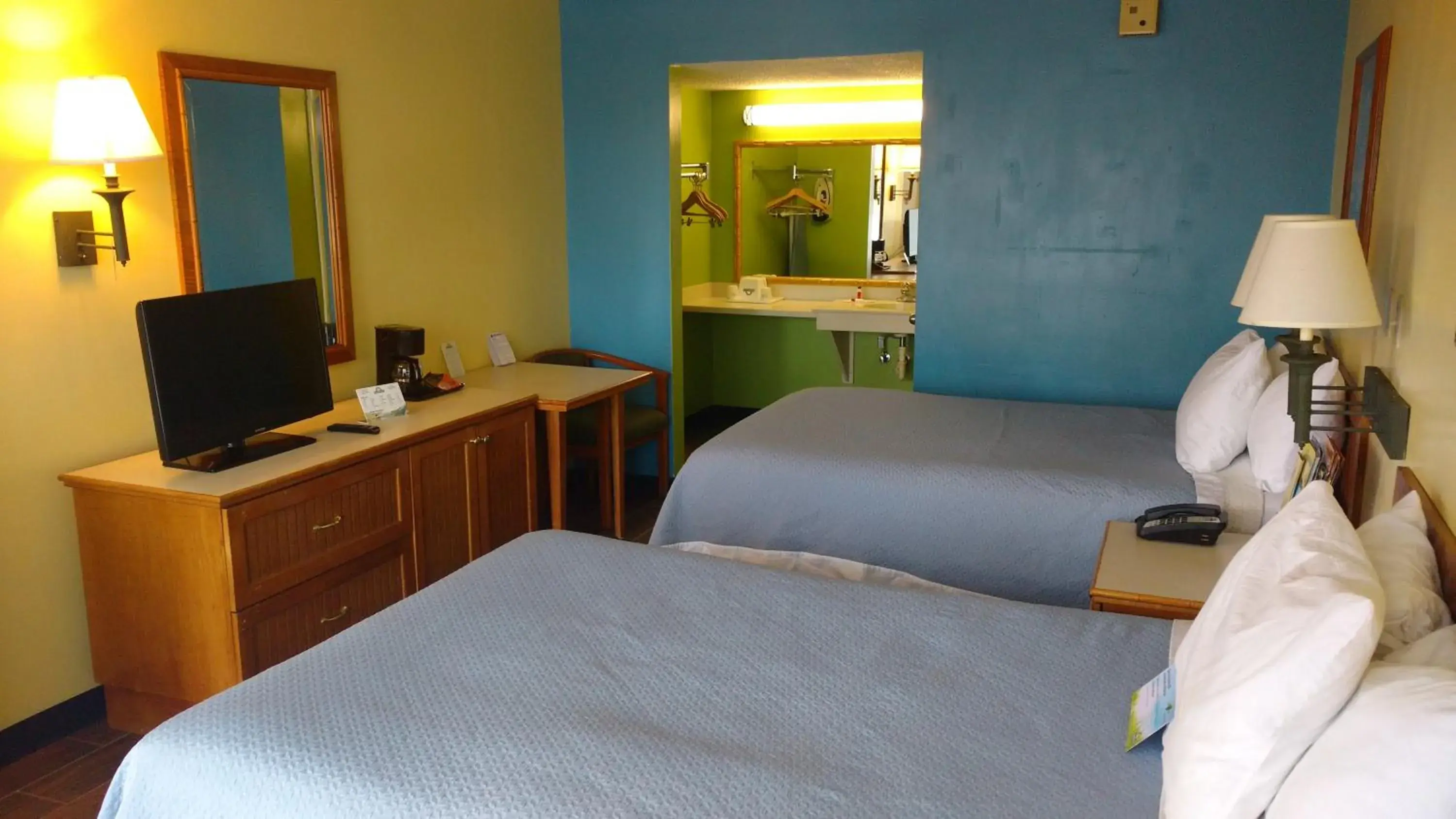 Suite with Two Double Beds - Non-Smoking in Rodeway Inn Davenport-Champions Gate Suite with Two Double Beds - Non-Smoking in Rodeway Inn Davenport-Champions Gate