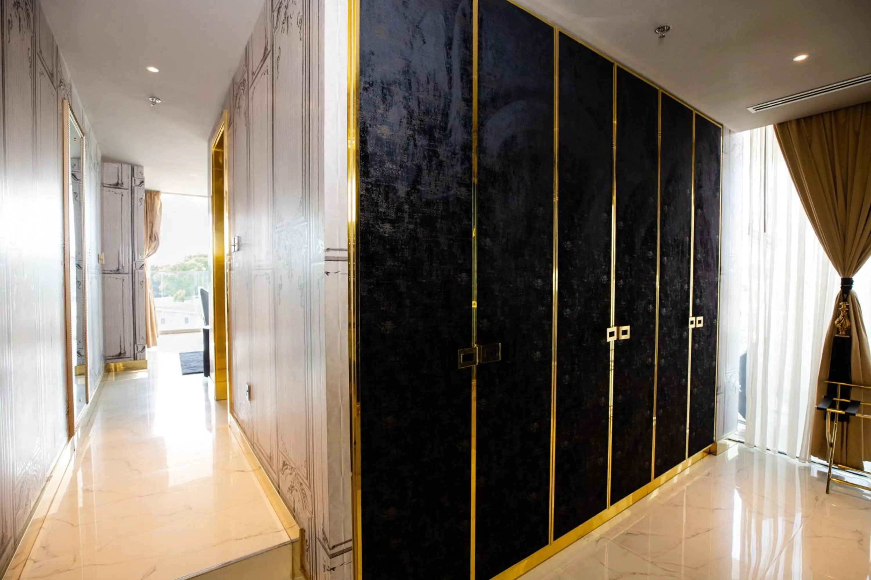 wardrobe in Number One Oxford Street Hotel & Suites