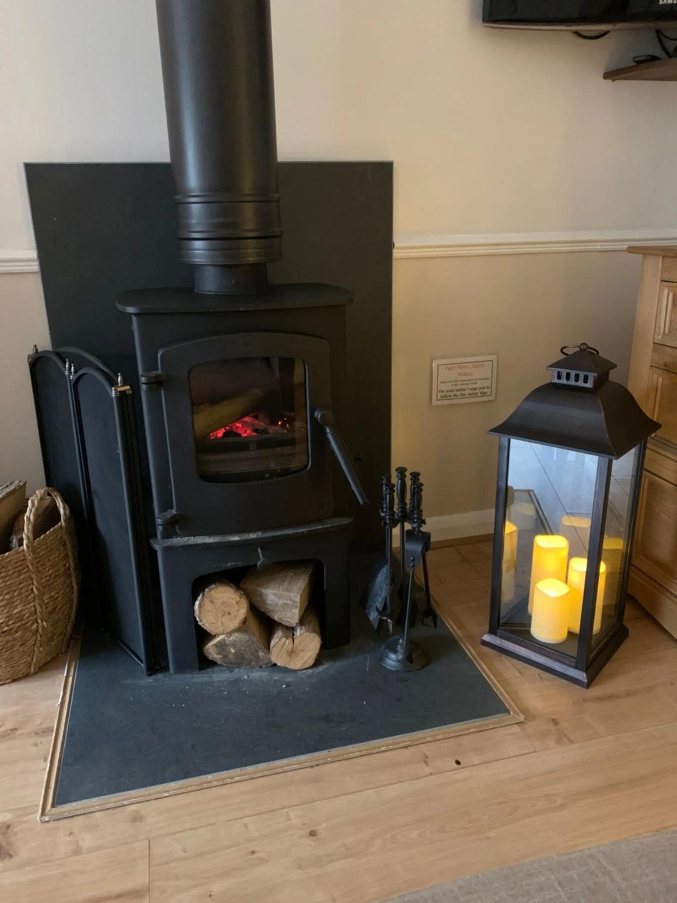 flat iron in Meerkat Manor